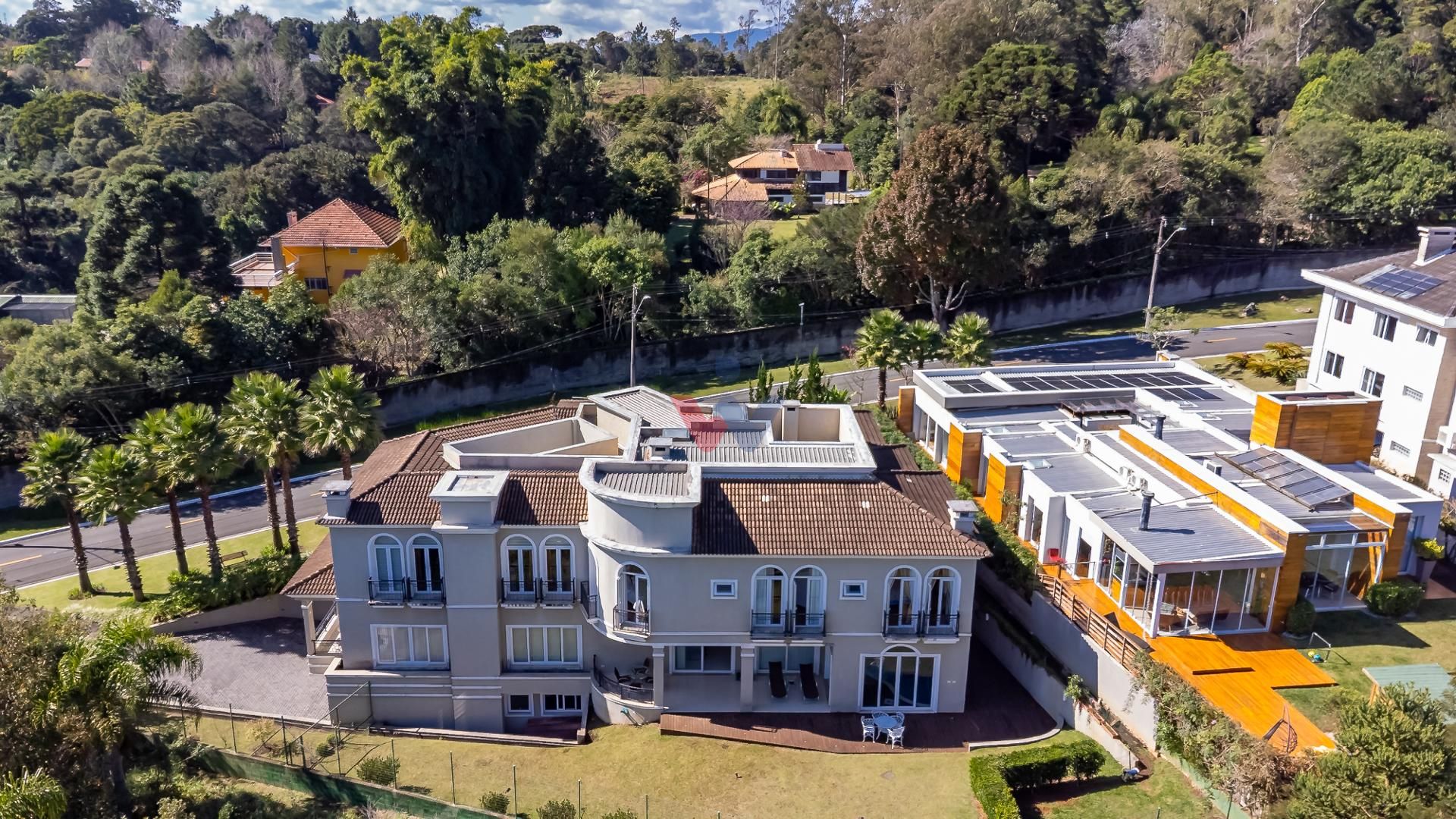 Casa à venda de  830m  ,4 suítes no Alphaville Graciosa, PINHA...