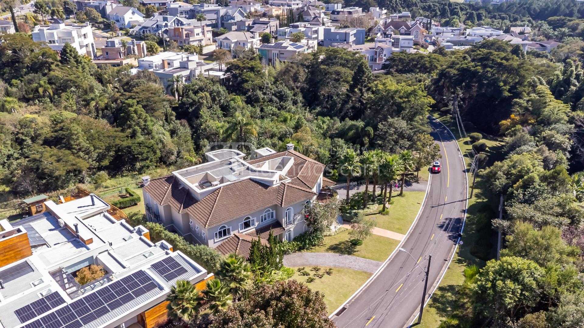 Confort?vel Sobrado no Condom?nio  3 Quartos, Su?te e 95m  Pri...