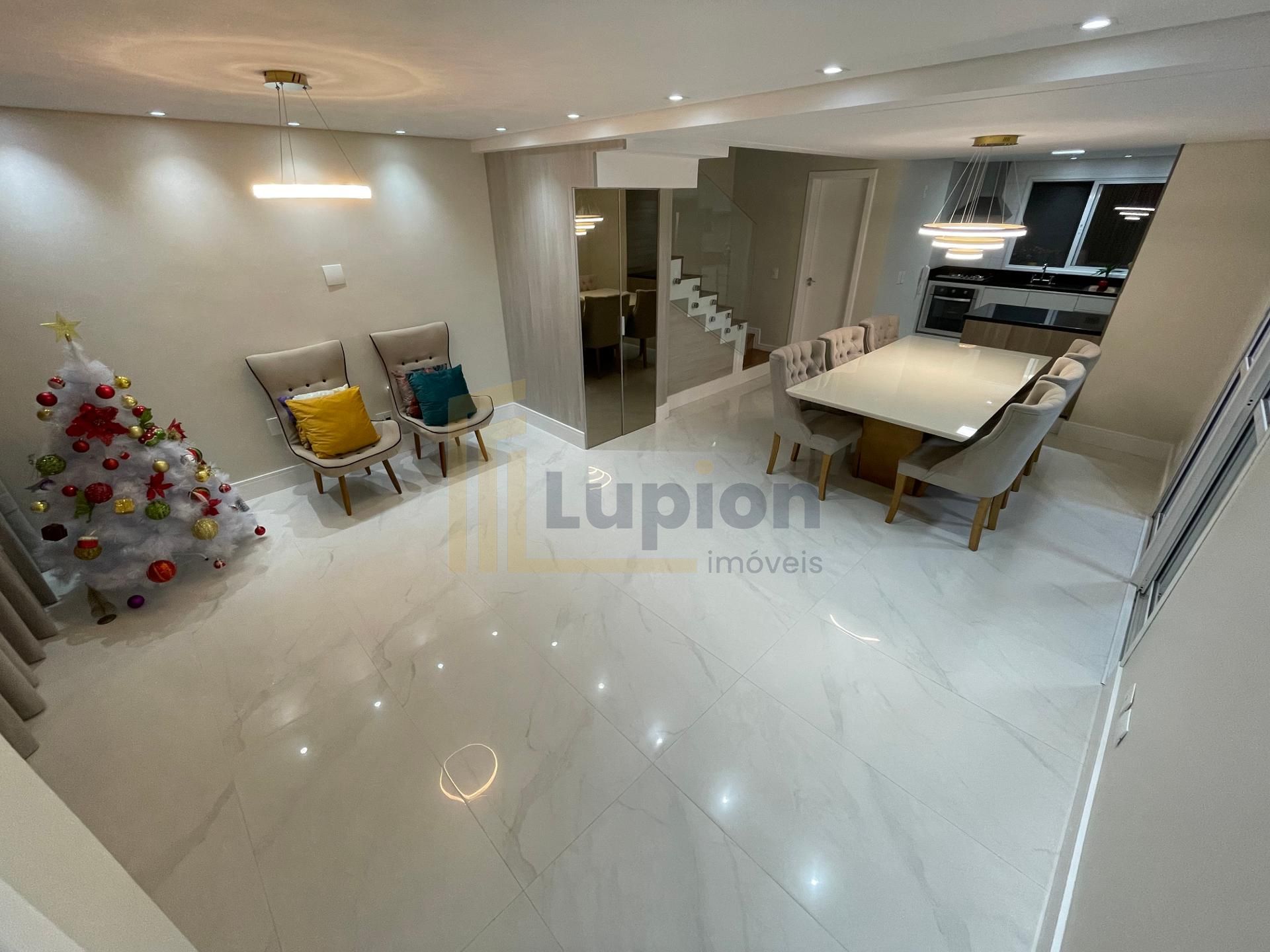 Linda casa em condominio clube na Estrada da Olaria - Paysage ...