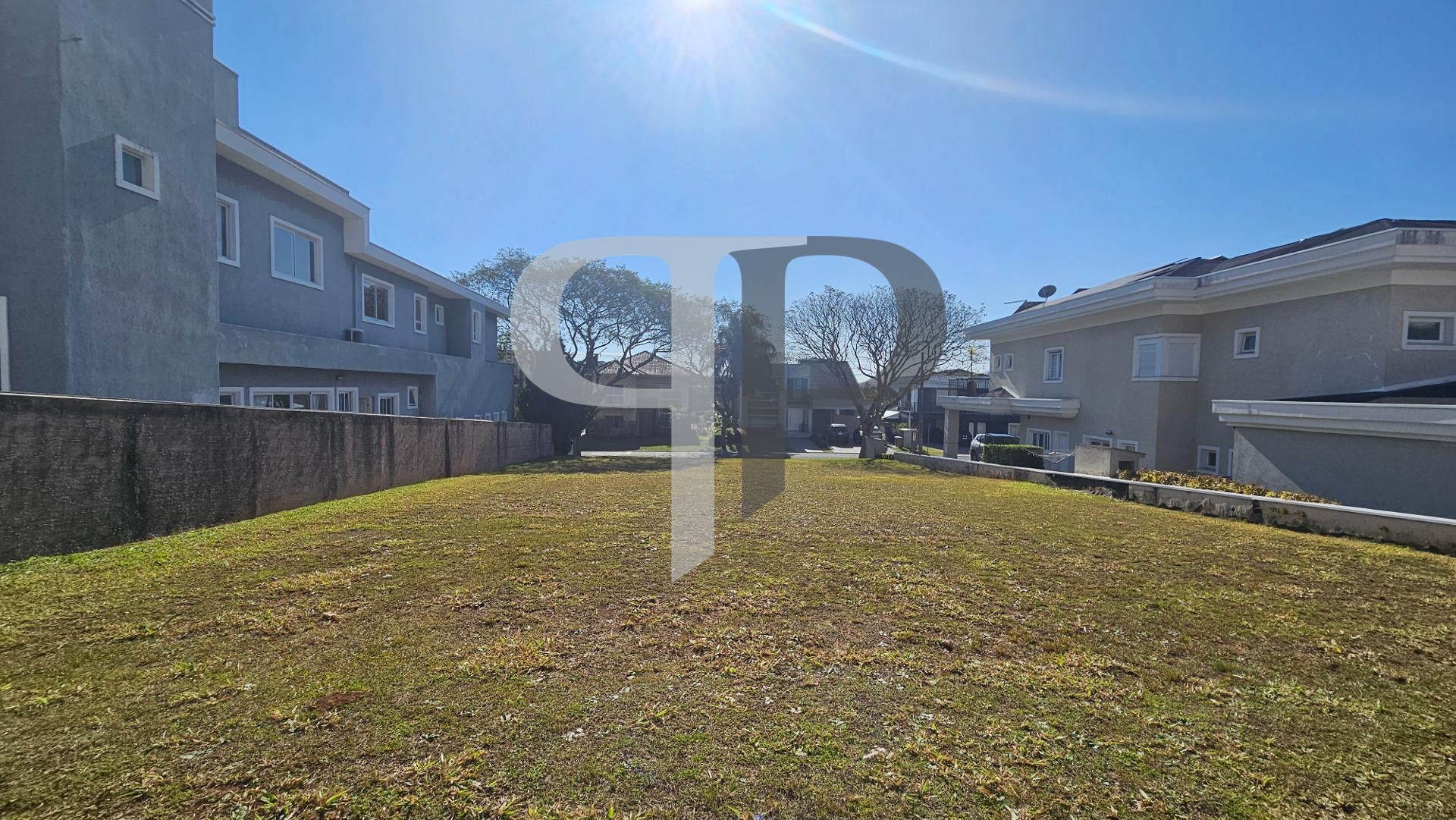 Terreno plano com 717 m2 Ã  venda, residencial Parati, Alphavi...
