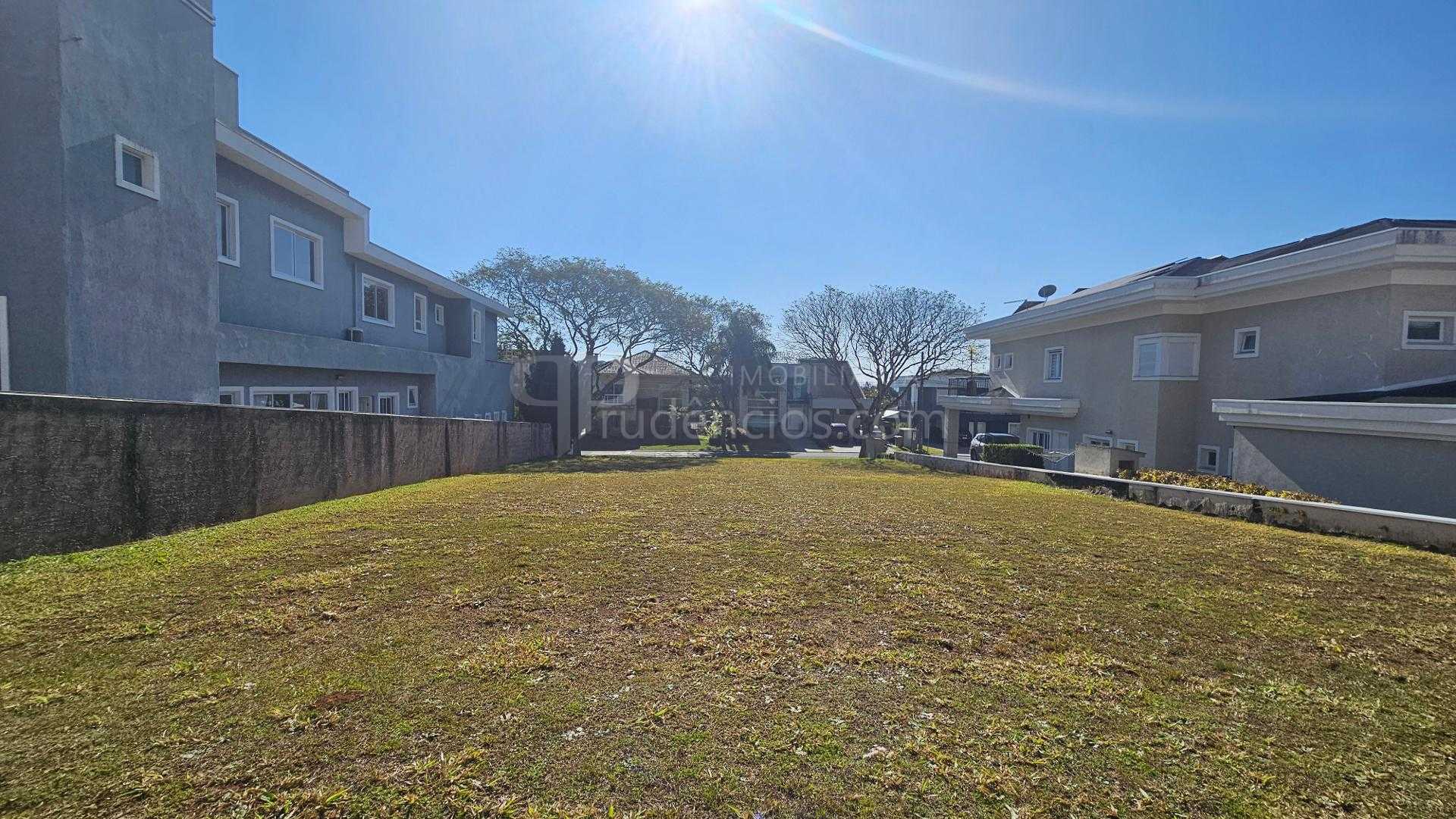 Terreno plano com 717 m2 à venda, residencial Parati, Alphavil...