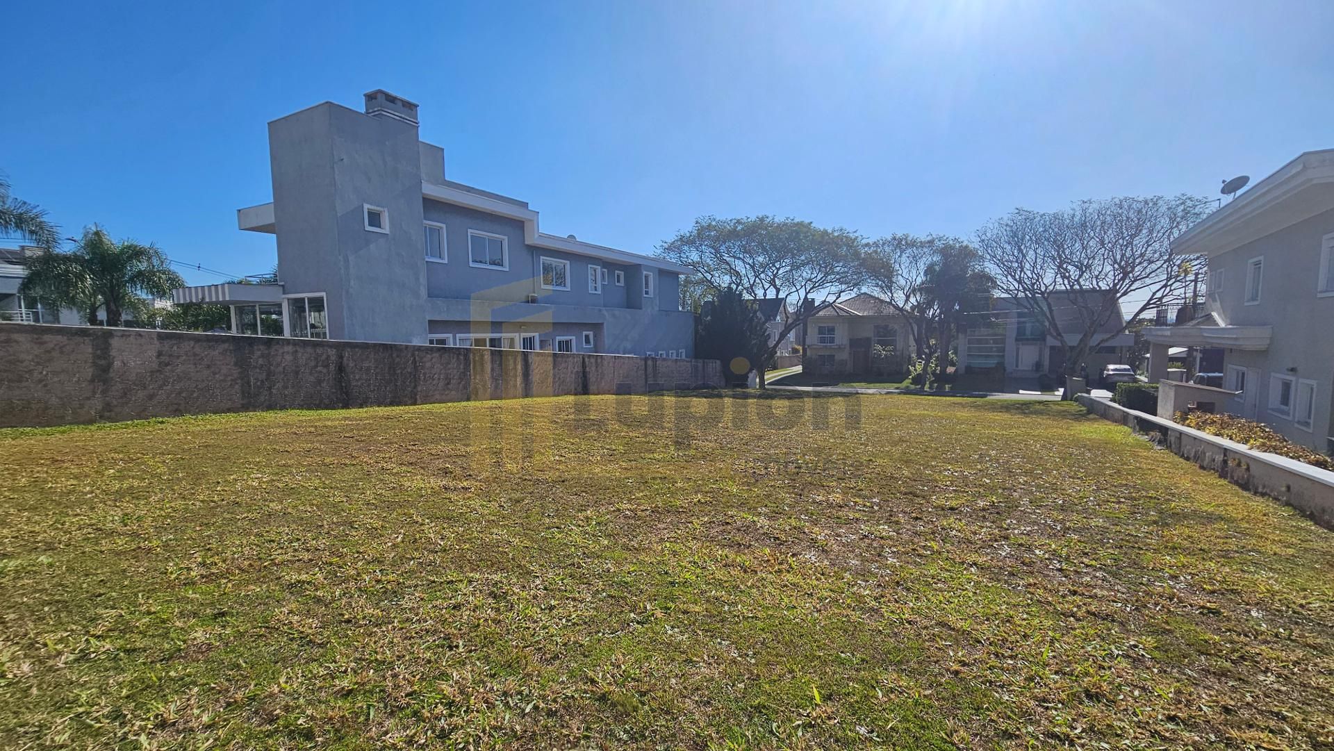 Terreno plano com 717 m2 à venda, residencial Parati, Alphavil...