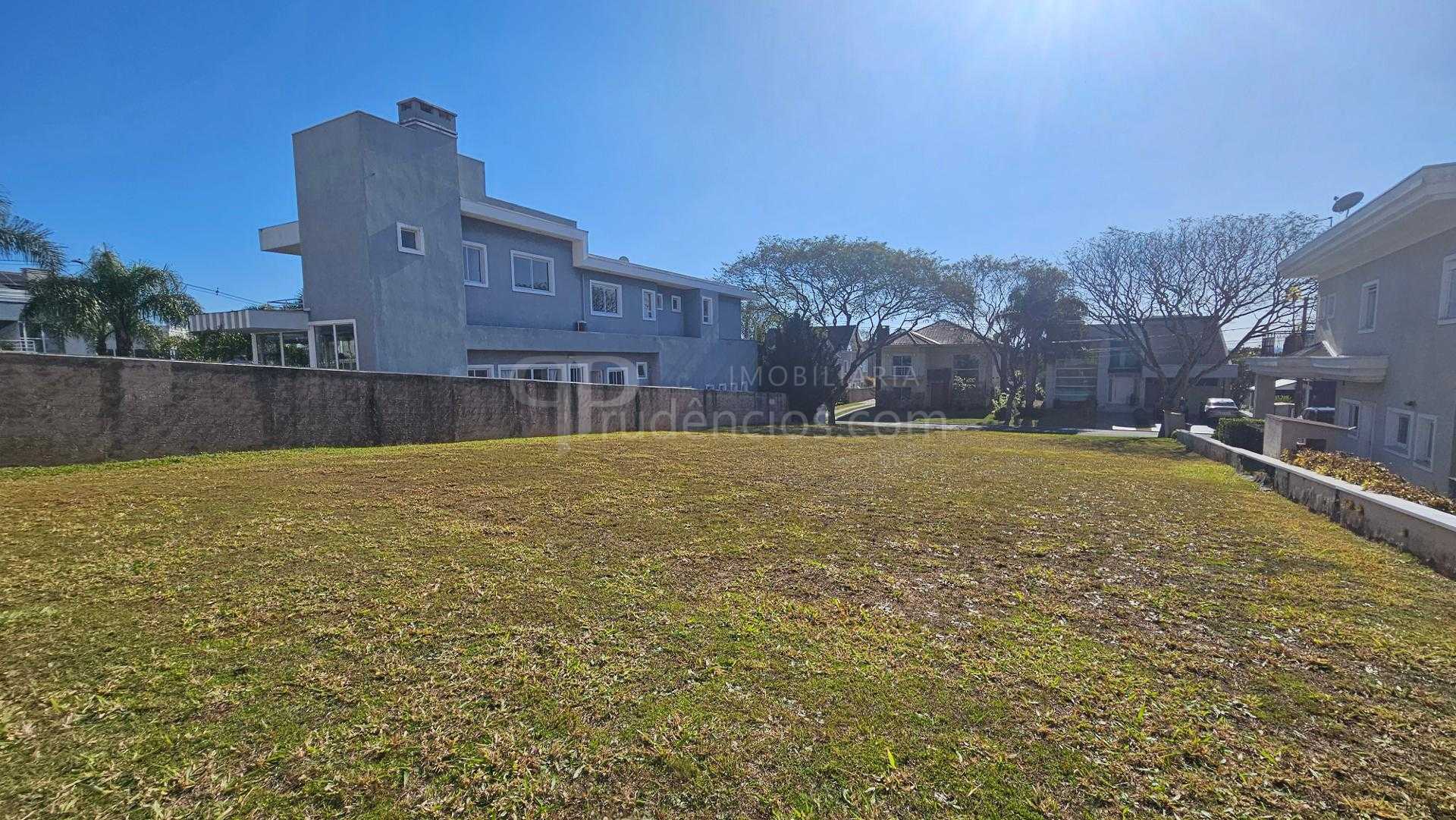 Terreno plano com 717 m2 à venda, residencial Parati, Alphavil...