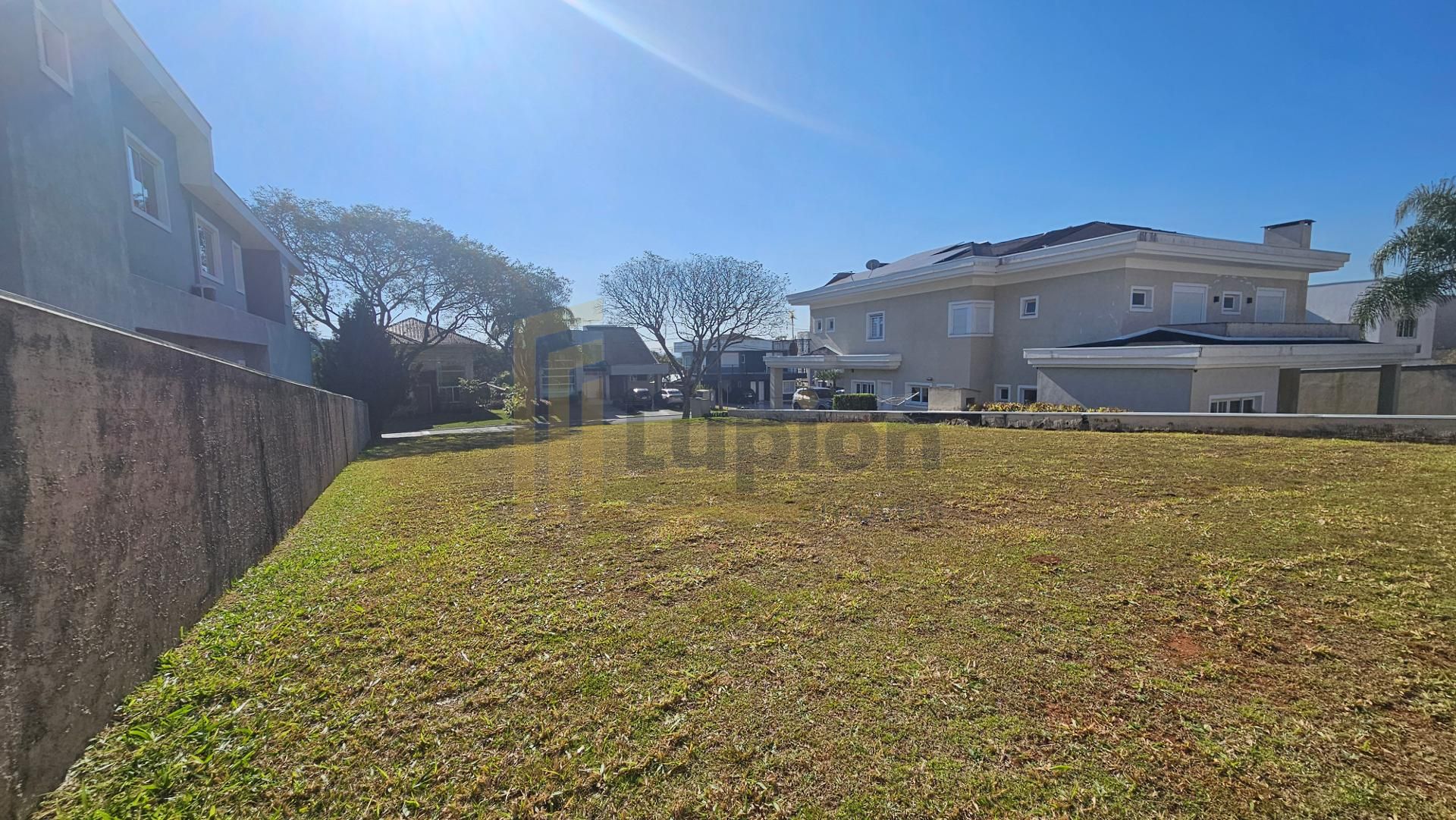 Terreno plano com 717 m2 à venda, residencial Parati, Alphavil...