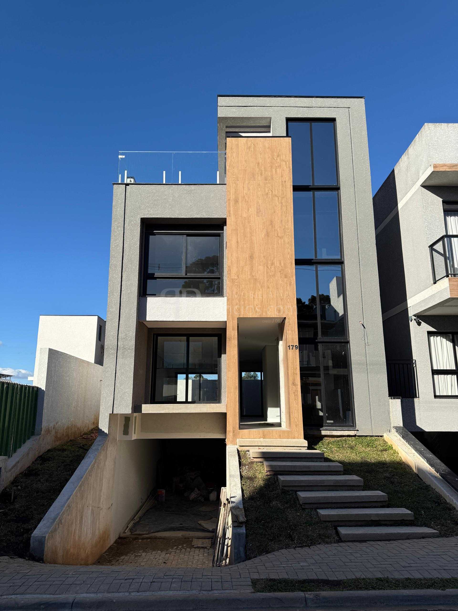 Casa em Condominio clube com pisicina aquecida no Santa Candida