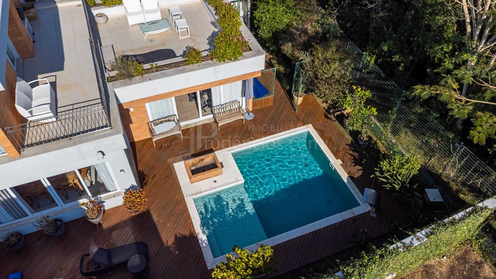 Linda residência de 4 Suítes de 498m  no Alphaville , PINHAIS ...