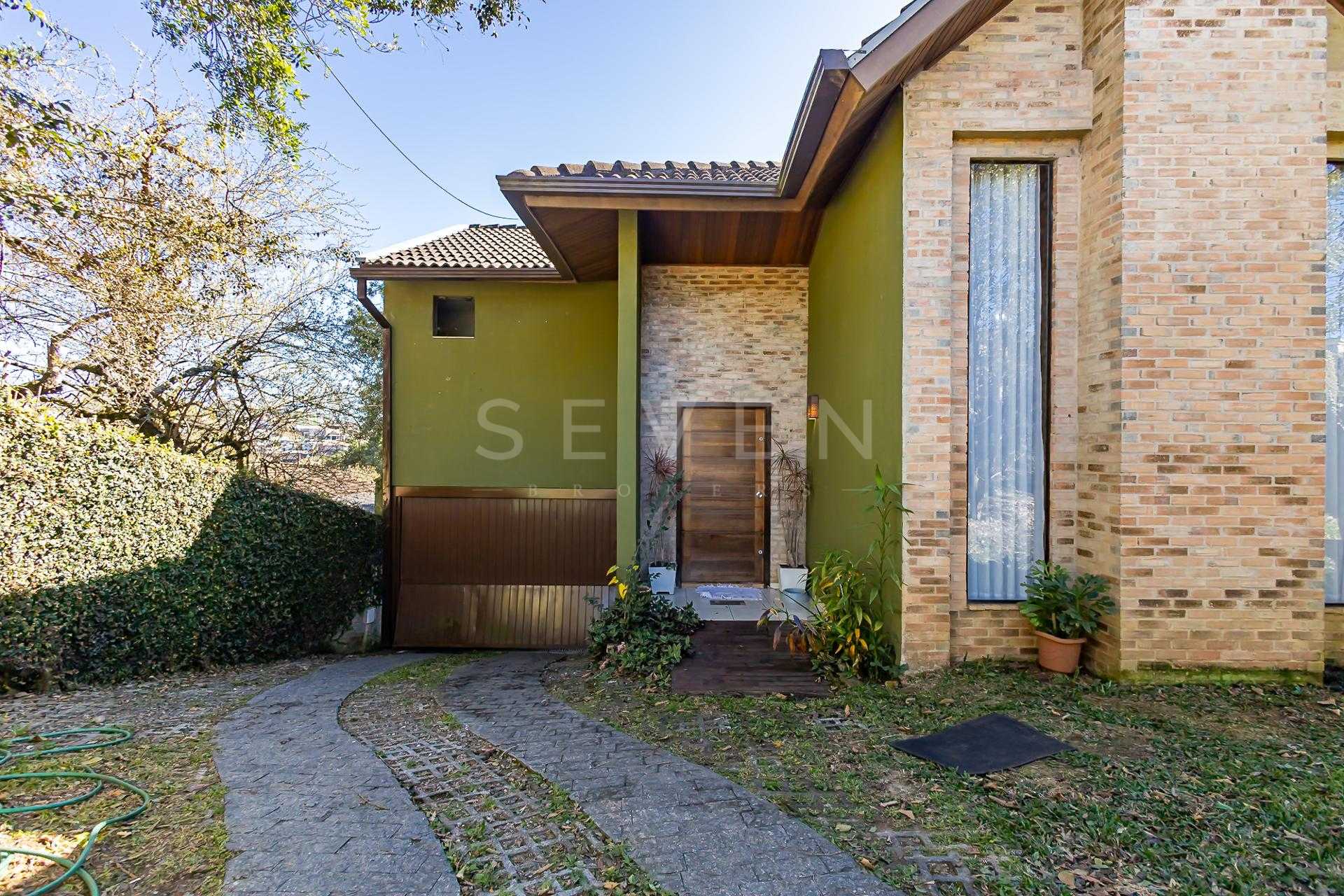 Casa com Toques Rústicos  3 Quartos, Suíte, Lareira, SPA no Pi...