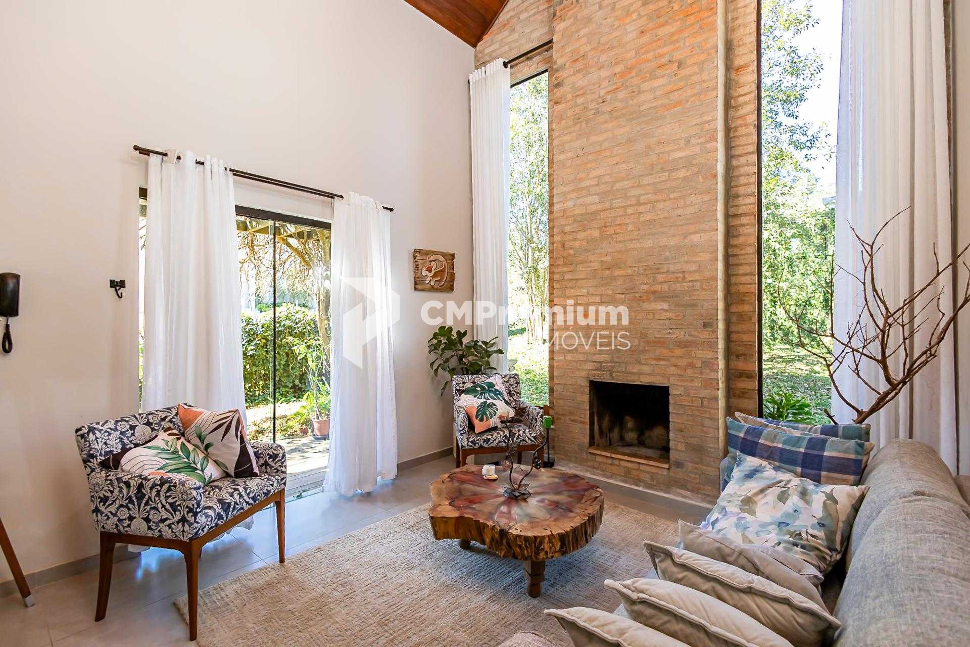 Casa com Toques Rústicos  3 Quartos, Suíte, Lareira, SPA no Pi...