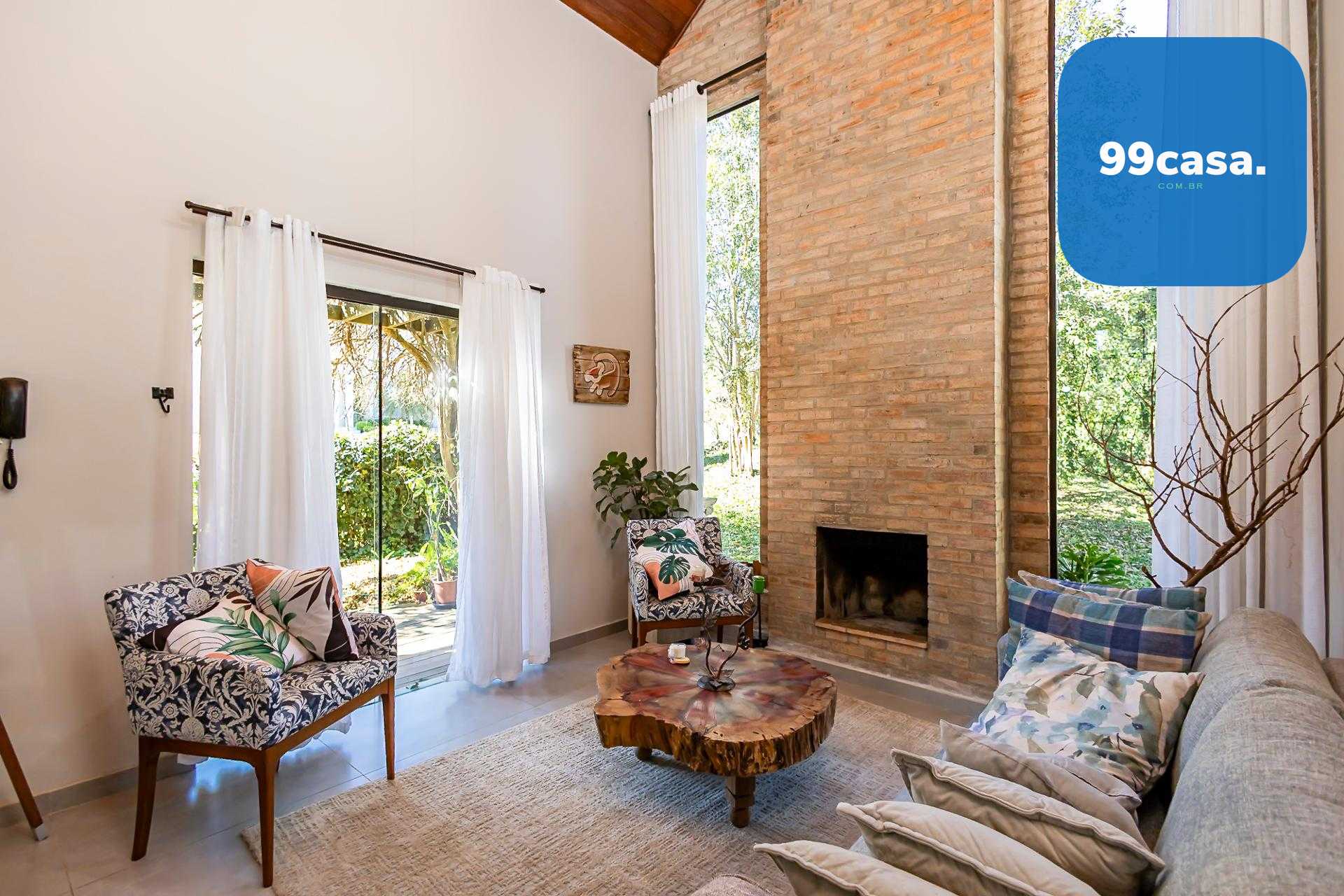 Casa com Toques Rústicos  3 Quartos, Suíte, Lareira, SPA no Pi...