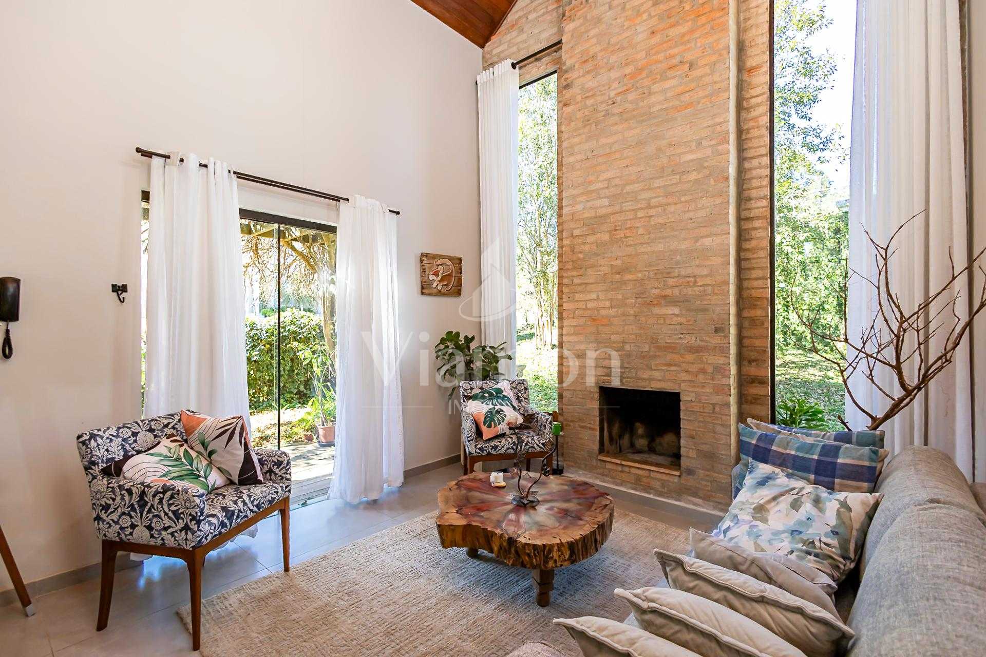 Casa com Toques Rústicos  3 Quartos, Suíte, Lareira, SPA no Pi...