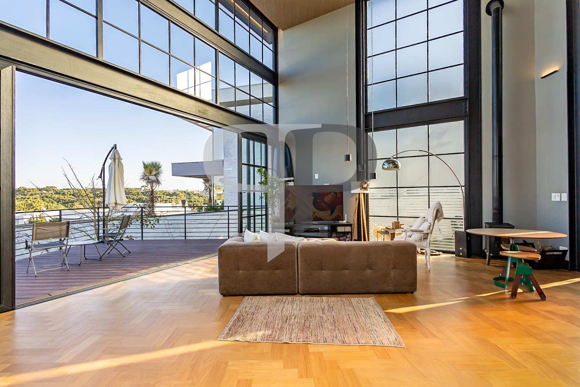 Casa com 355 m2 e 4 dormitÃ³rios Ã  venda, terreno com 852 m2,...