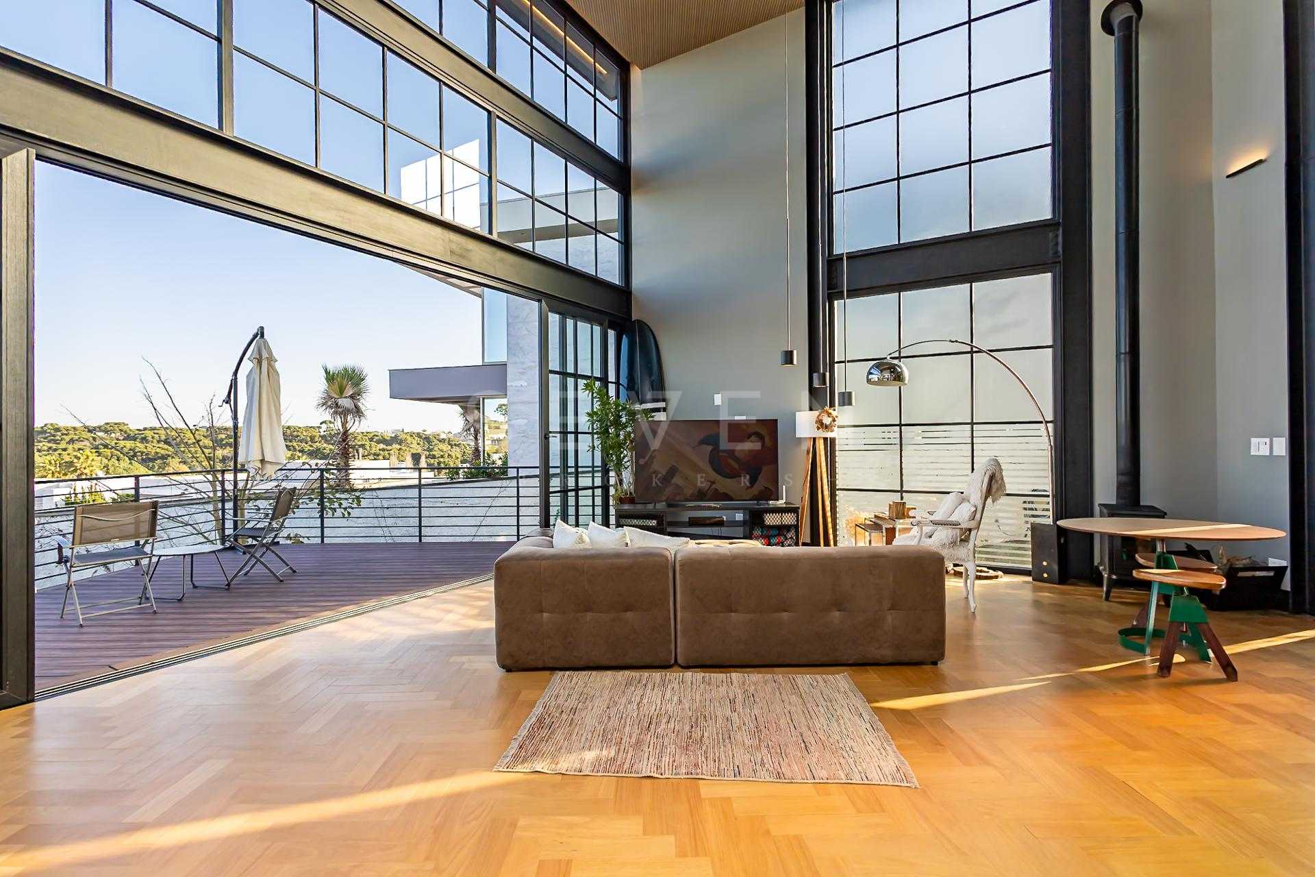 Casa com 355 m2 e 4 dormitórios à venda, terreno com 852 m2, A...