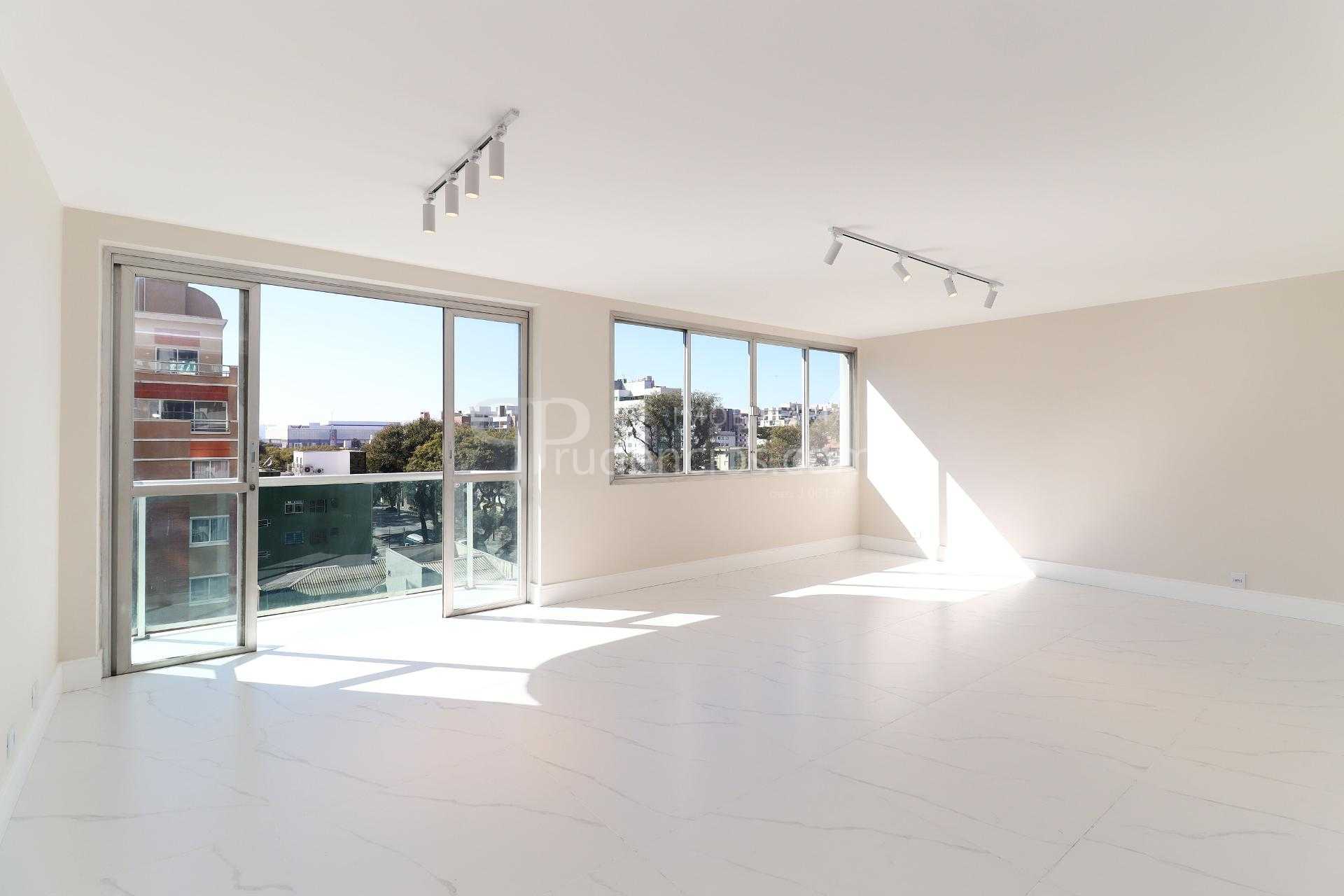 Lindo Apartamento reformado em frente ao Curitibano, água verd...