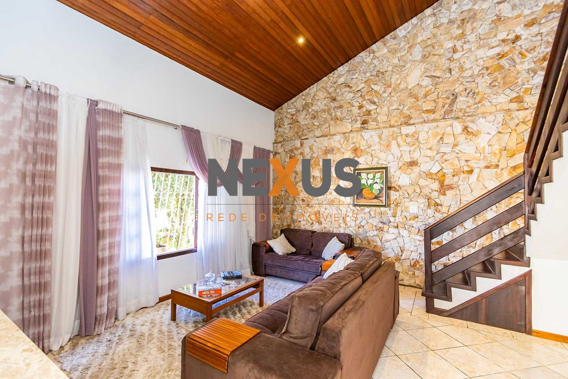 Casa 5 Qts, 244m2 6 Vagas e Quintal Gourmet em Pinhais. Viva c...