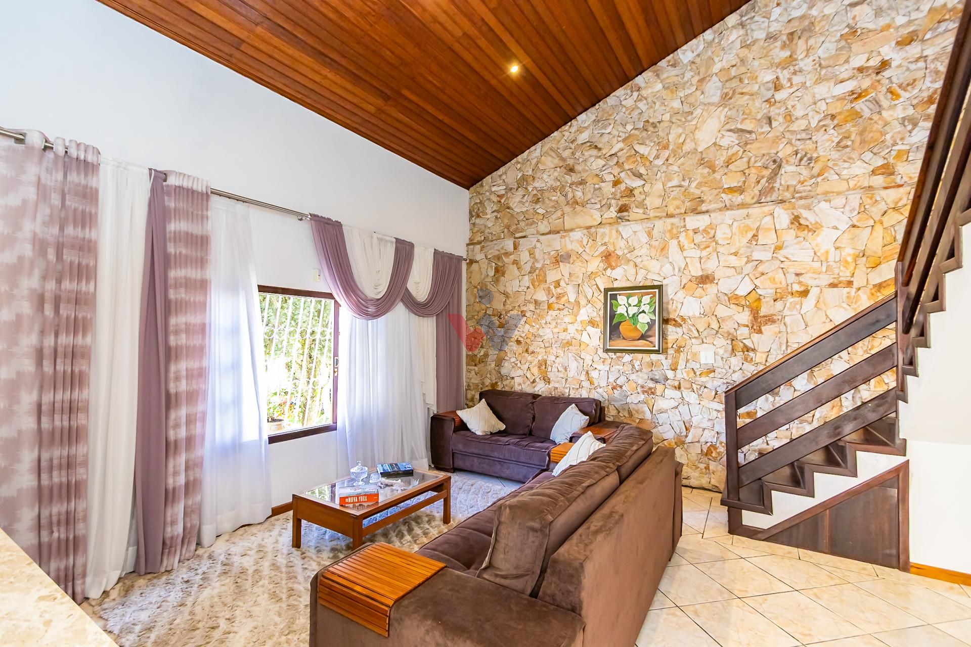 Casa 5 Quartos, 244m2,  6 Vagas e Quintal Gourmet, no Jardim A...