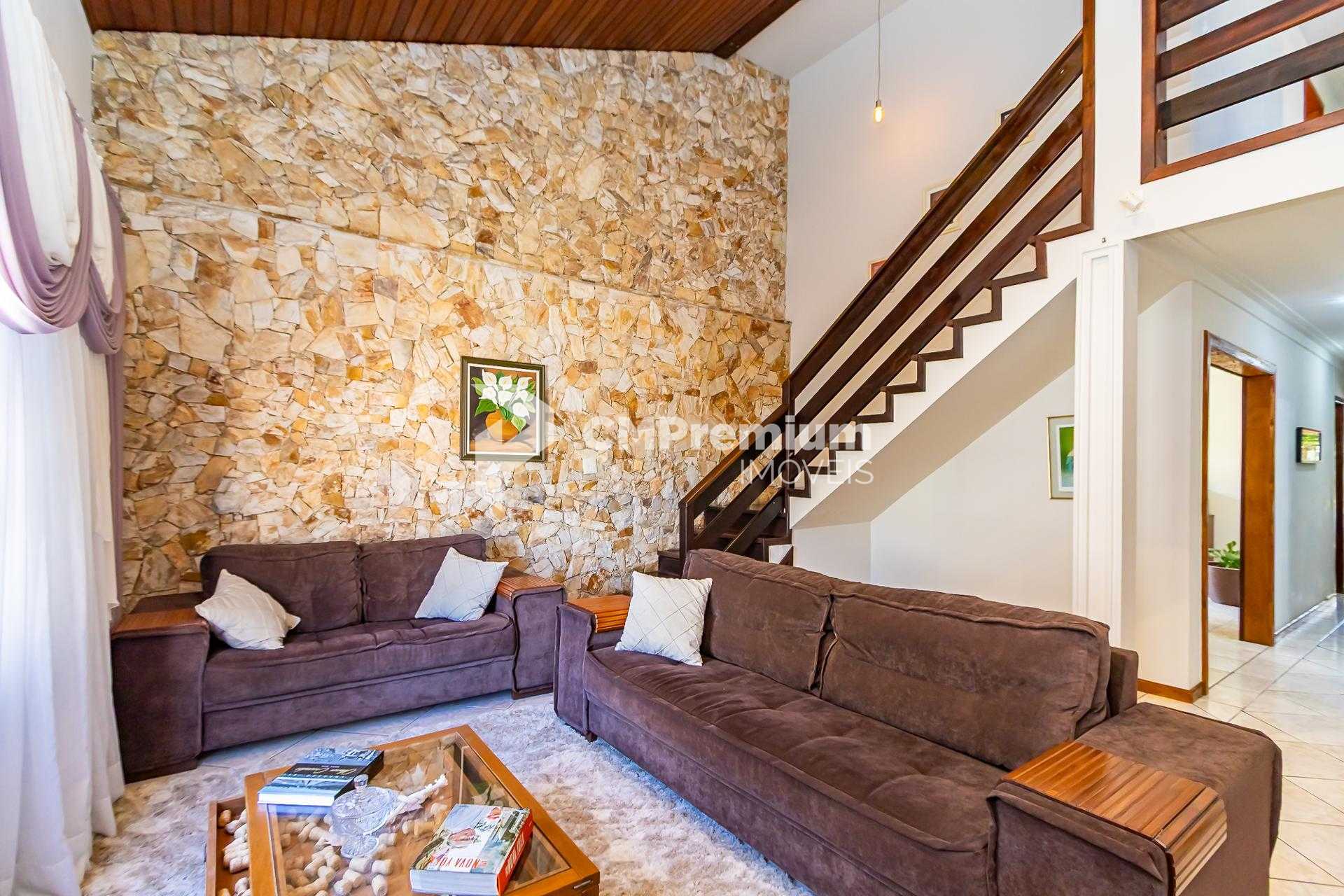 Casa 5 Qts, 244m2 6 Vagas e Quintal Gourmet em Pinhais. Viva c...