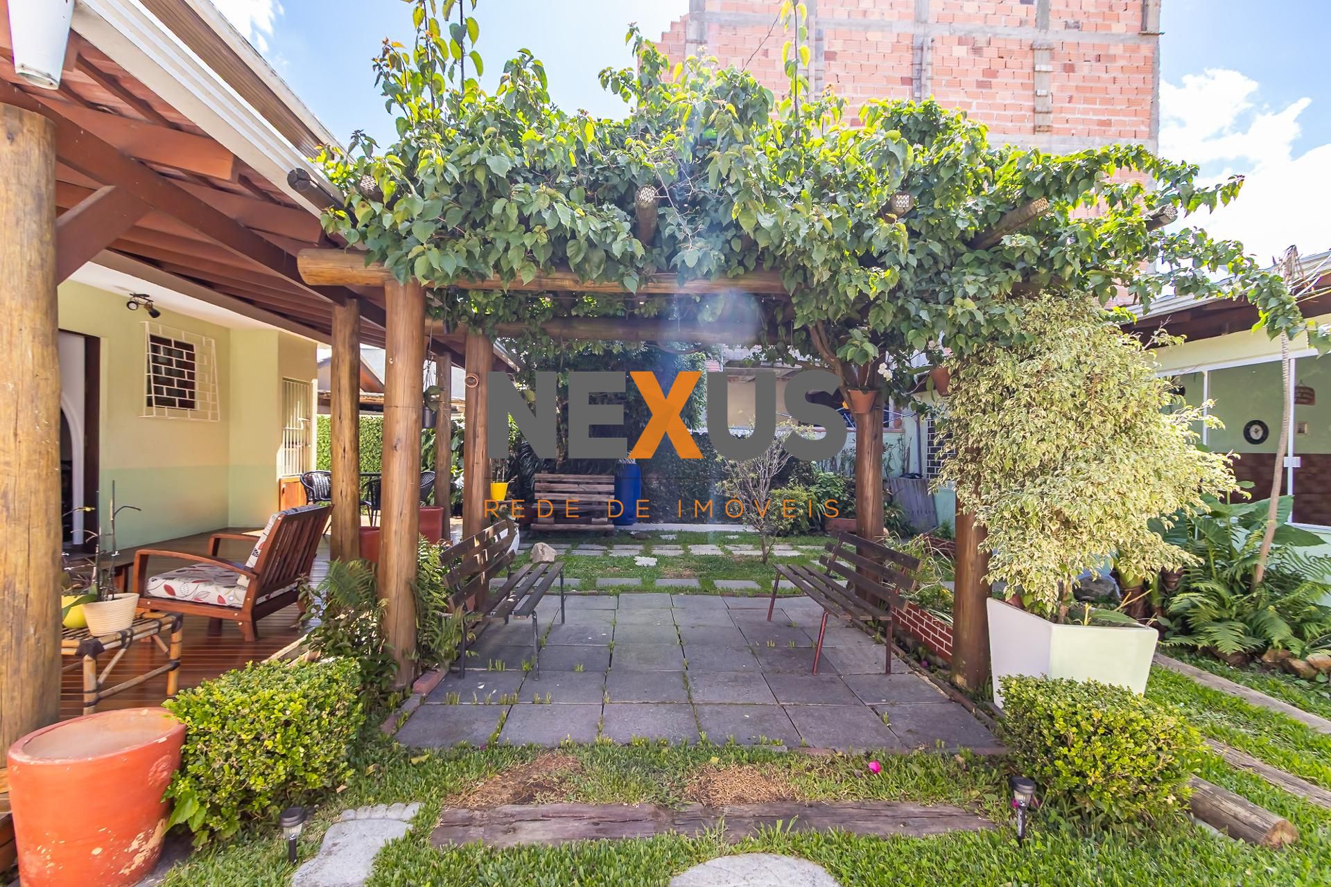 Casa 5 Quartos, 244m2,  6 Vagas e Quintal Gourmet, no Jardim A...