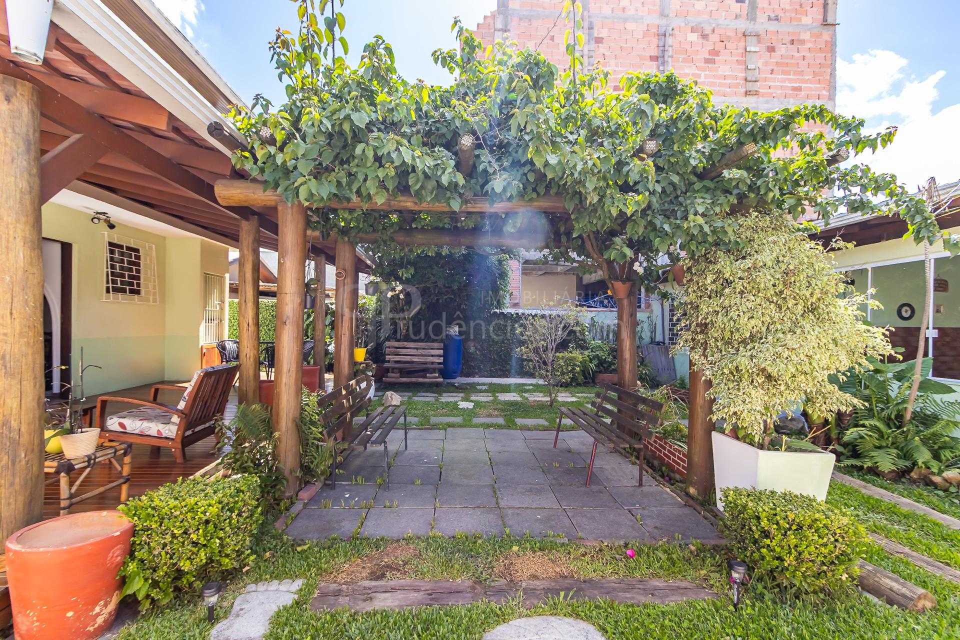 Casa 5 Quartos, 244m2,  6 Vagas e Quintal Gourmet, no Jardim A...