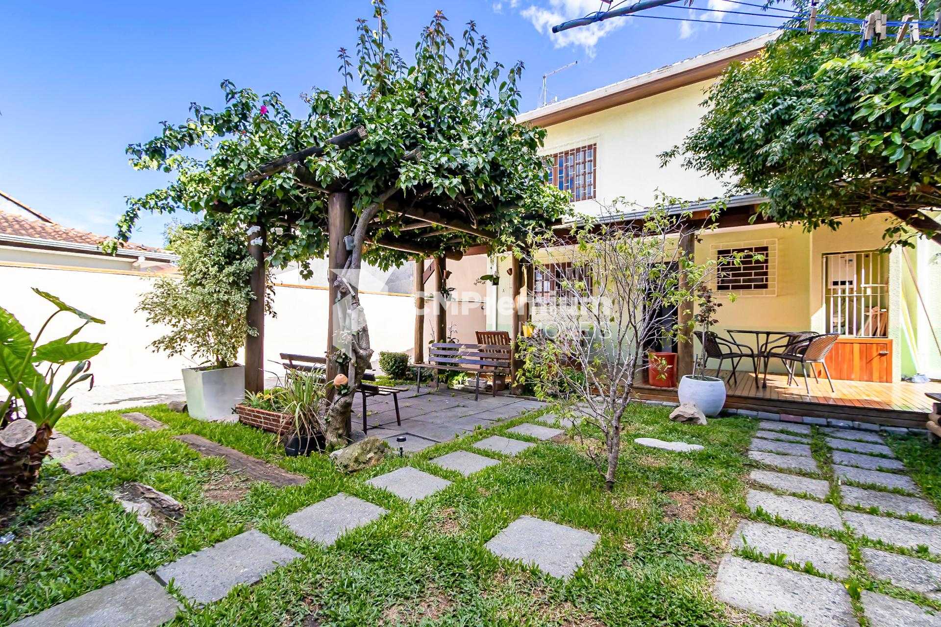 Casa 5 Qts, 244m2 6 Vagas e Quintal Gourmet em Pinhais. Viva c...