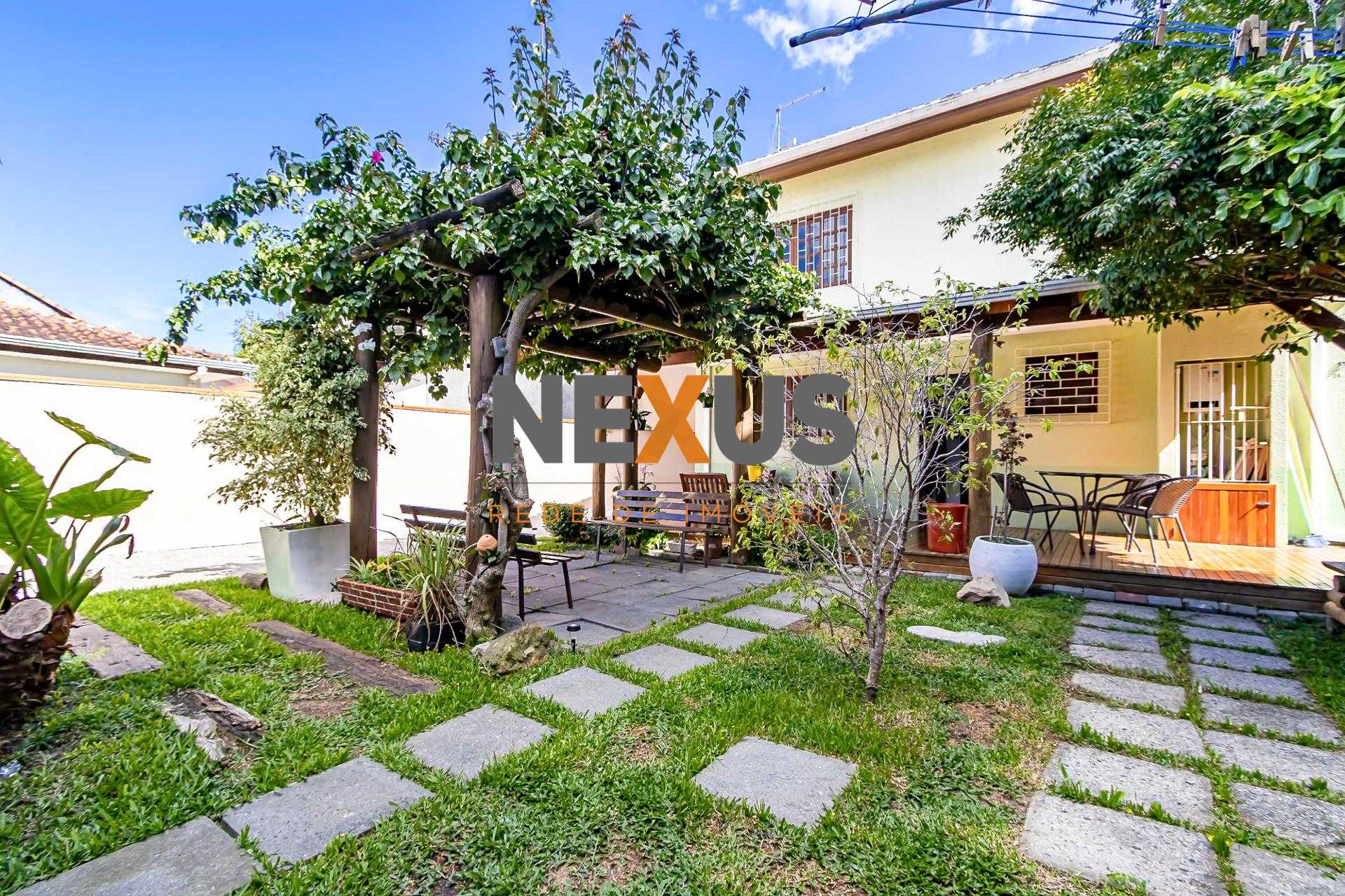 Casa 5 Qts, 244m2 6 Vagas e Quintal Gourmet em Pinhais. Viva c...