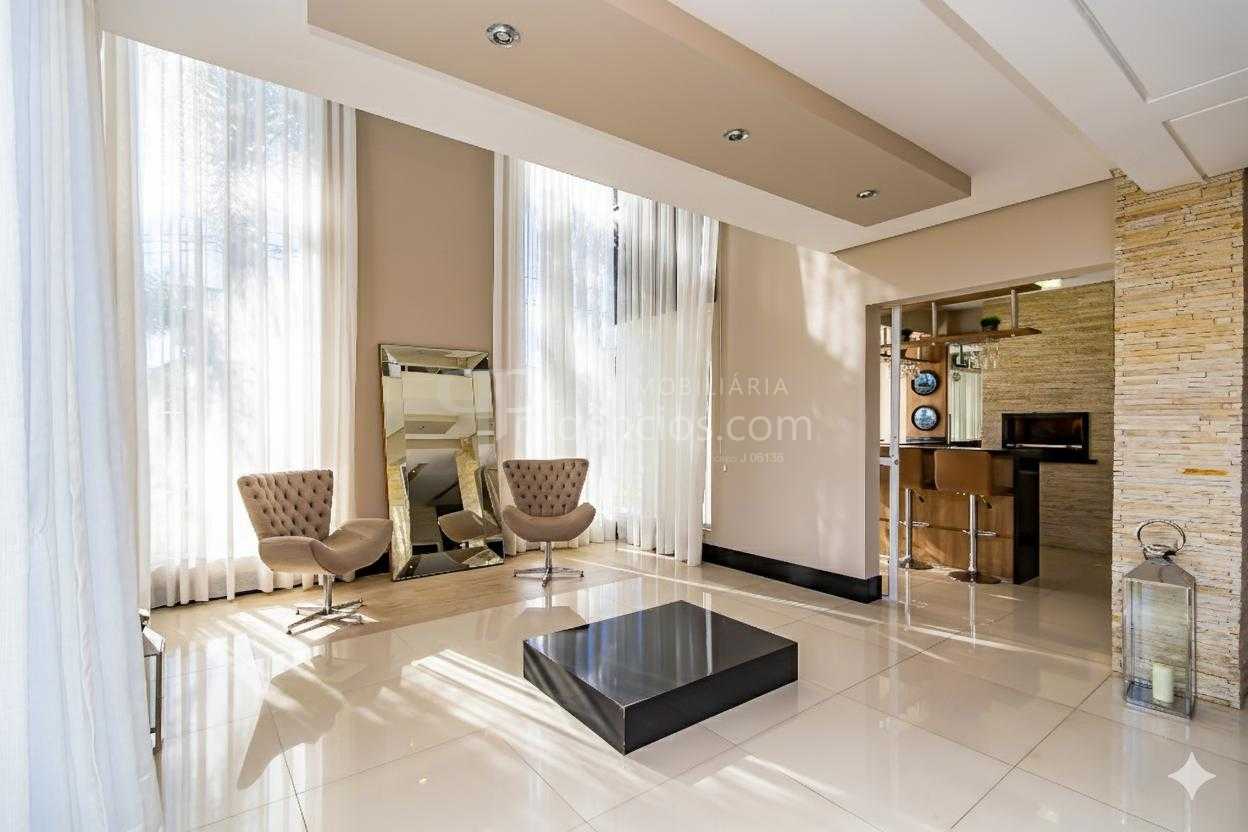 Casa espa?osa ? venda no Parolin com 4 quartos, ed?cula e vaga...