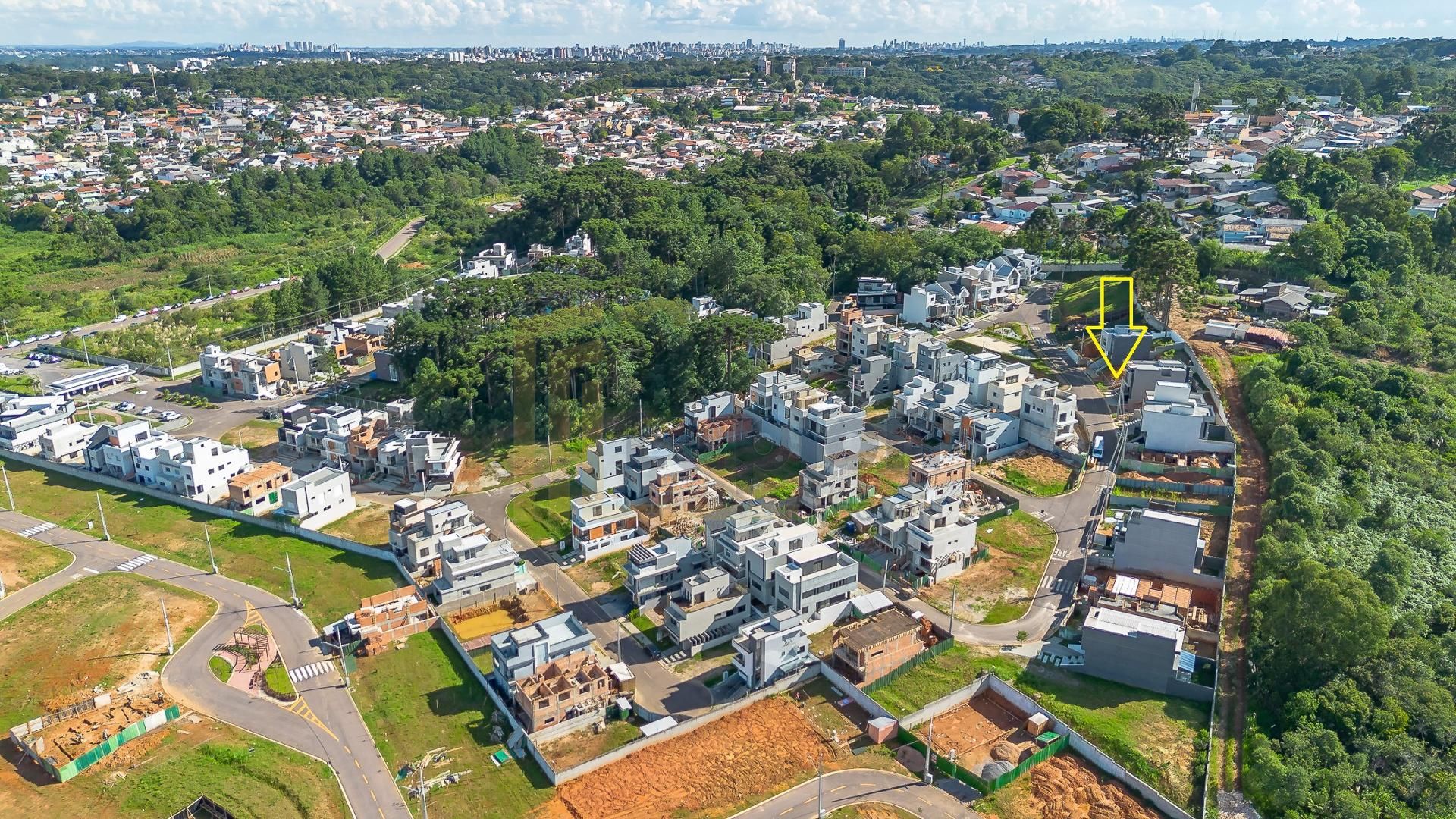 Terreno no Paysage Vivendas do Bosque 181m  - de R  289.900 po...