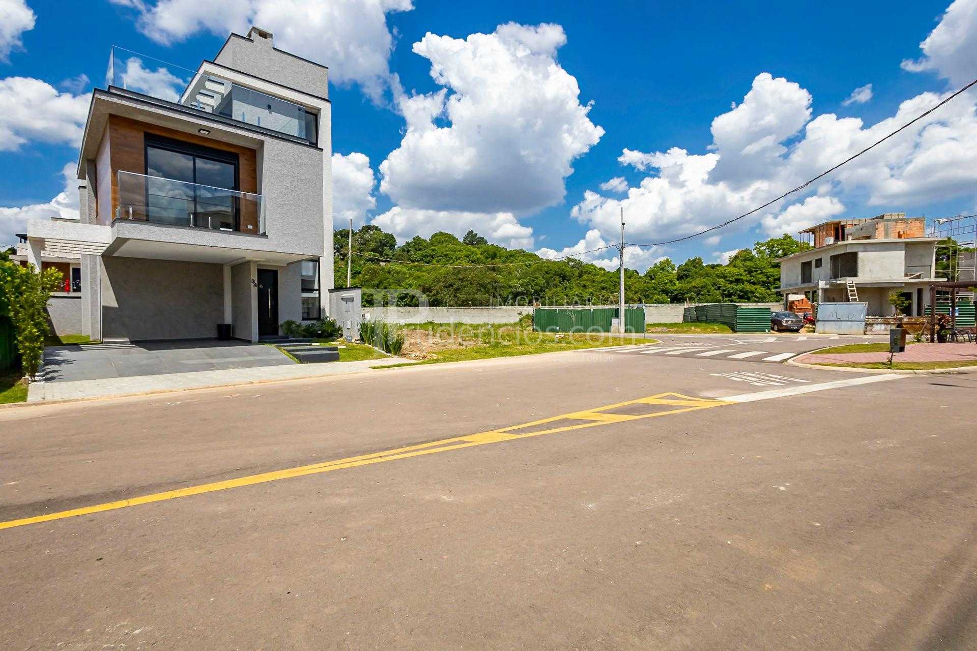 Sobrado Amplo e Moderno com Diferenciais ? Venda no Bairro Ube...