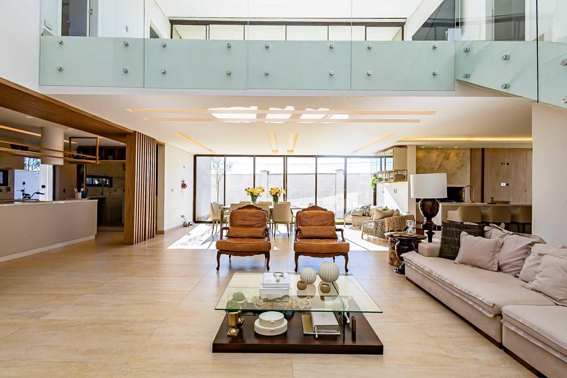 Linda Casa Vista Parque no Alphaville Graciosa, PINHAIS - PR