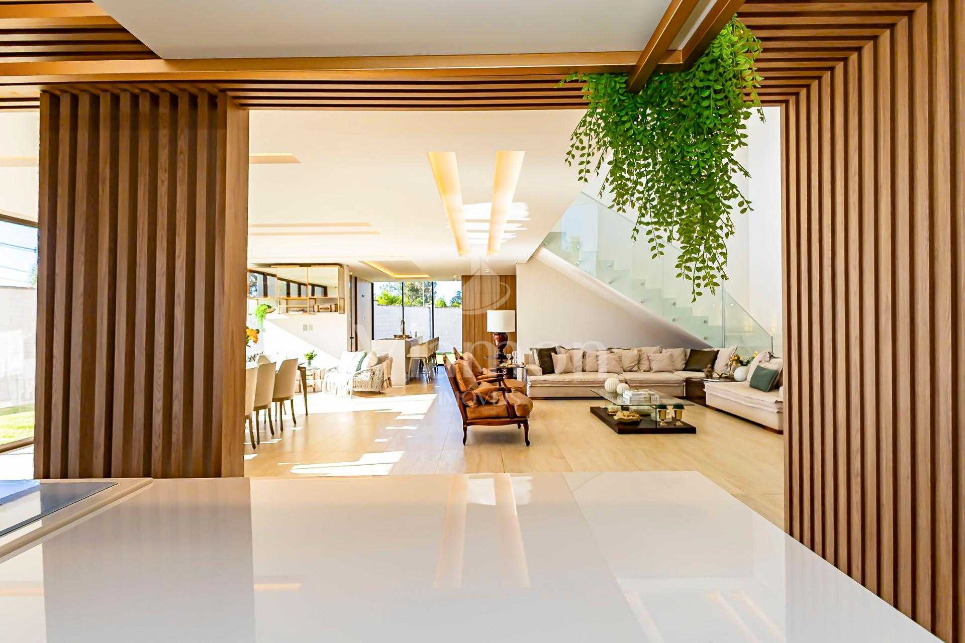 Linda Casa Vista Parque no Alphaville Graciosa, PINHAIS - PR