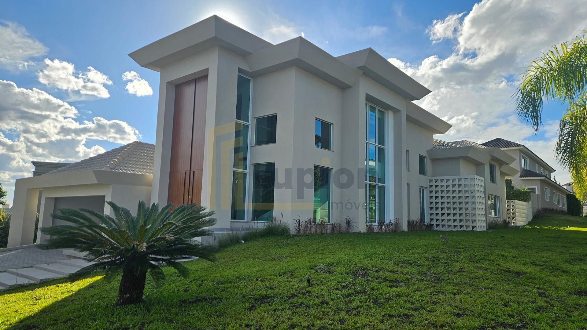 Casa com 4 quartos sendo 3 no térreo, com 435m2, Alphaville Gr...