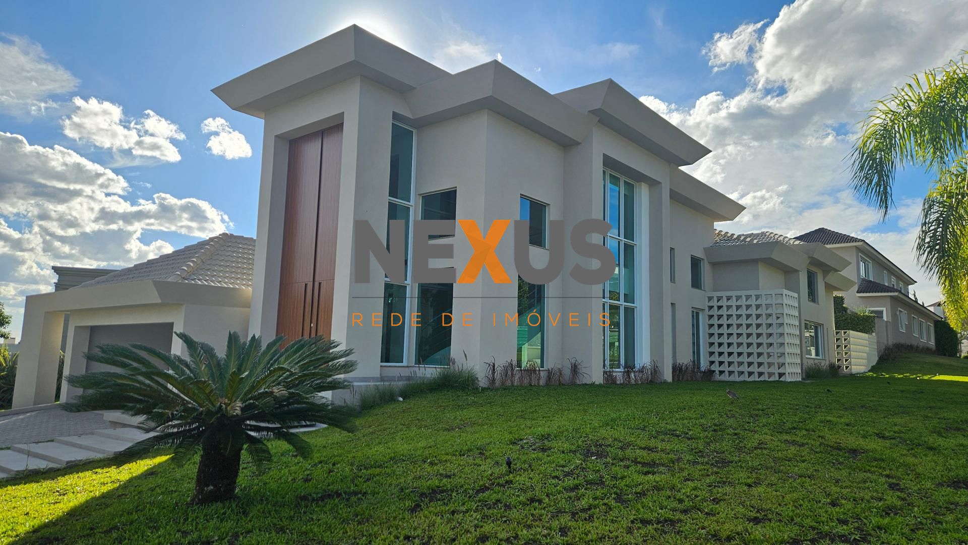 Casa com 4 quartos sendo 3 no térreo, com 435m2, Alphaville Gr...