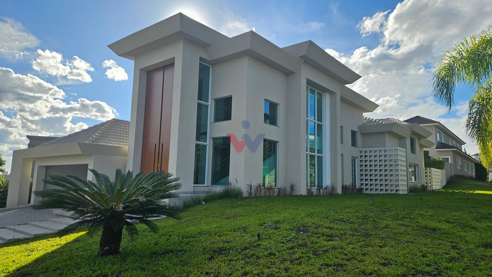 Casa com 4 quartos sendo 3 no térreo, com 435m2, Alphaville Gr...