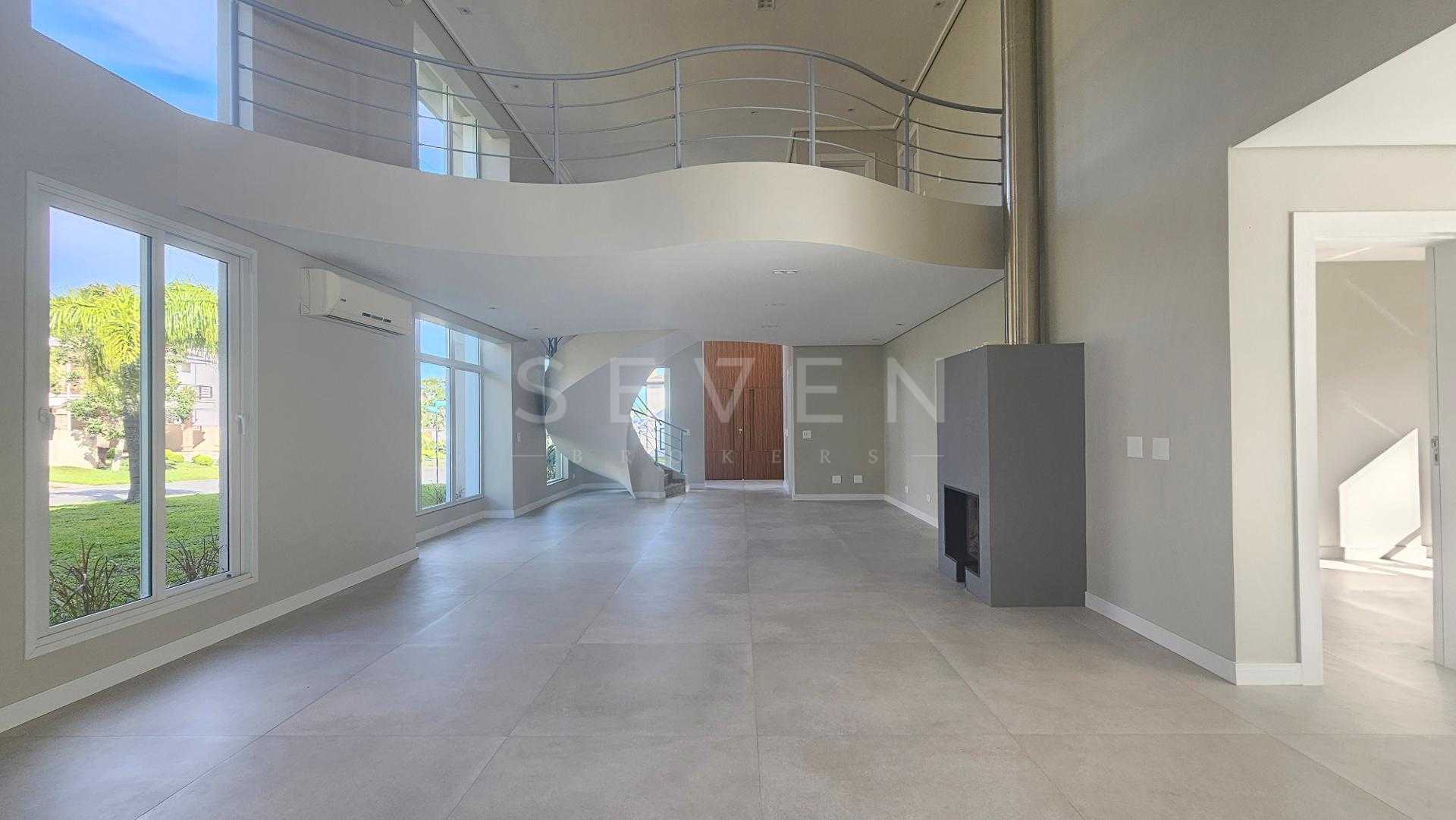 Casa com 4 quartos sendo 3 no térreo, com 435m2, Alphaville Gr...