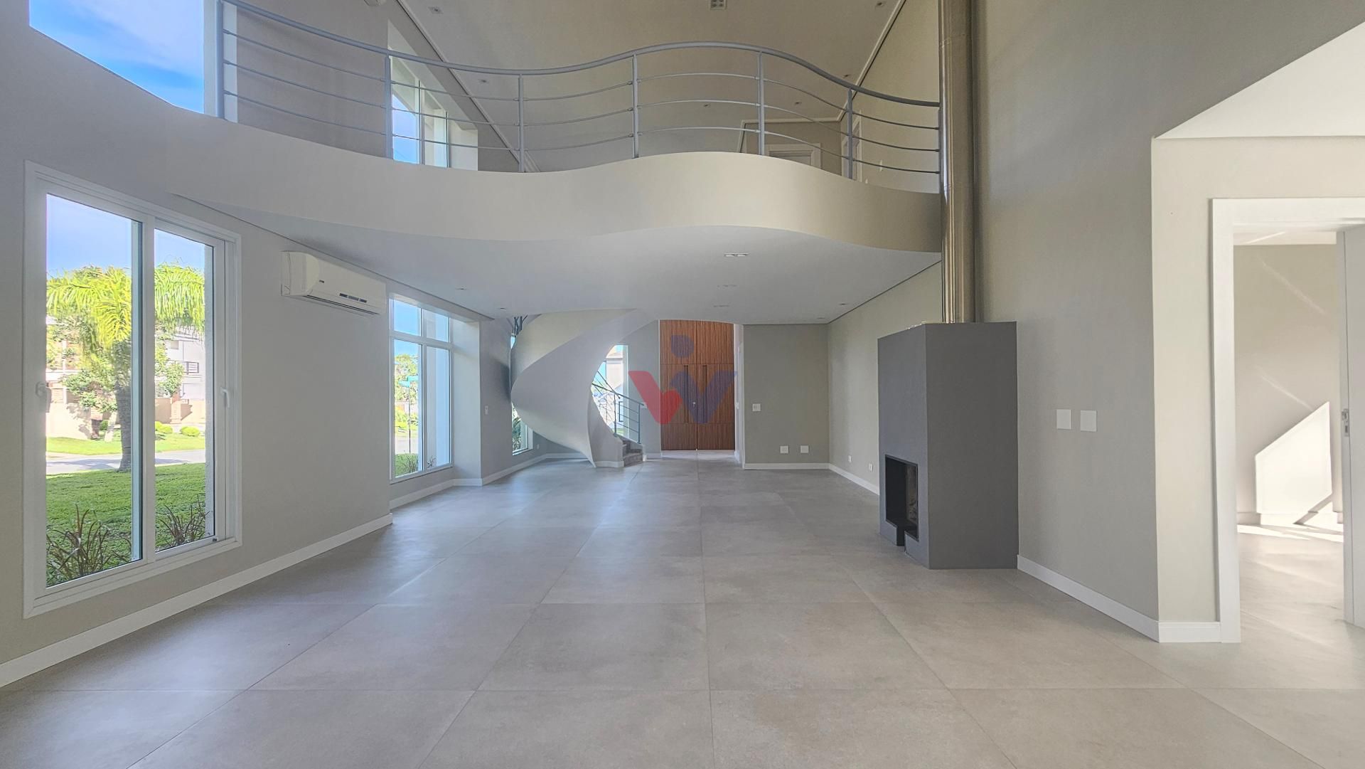 Casa com 4 quartos sendo 3 no térreo, com 435m2, Alphaville Gr...