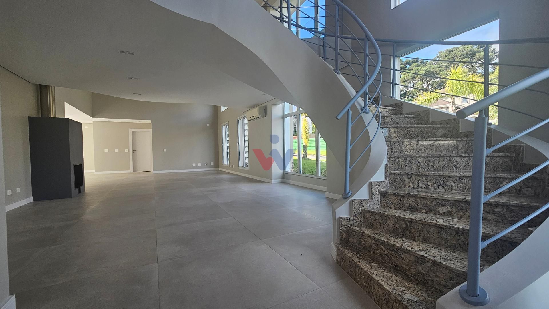 Casa com 4 quartos sendo 3 no térreo, com 435m2, Alphaville Gr...