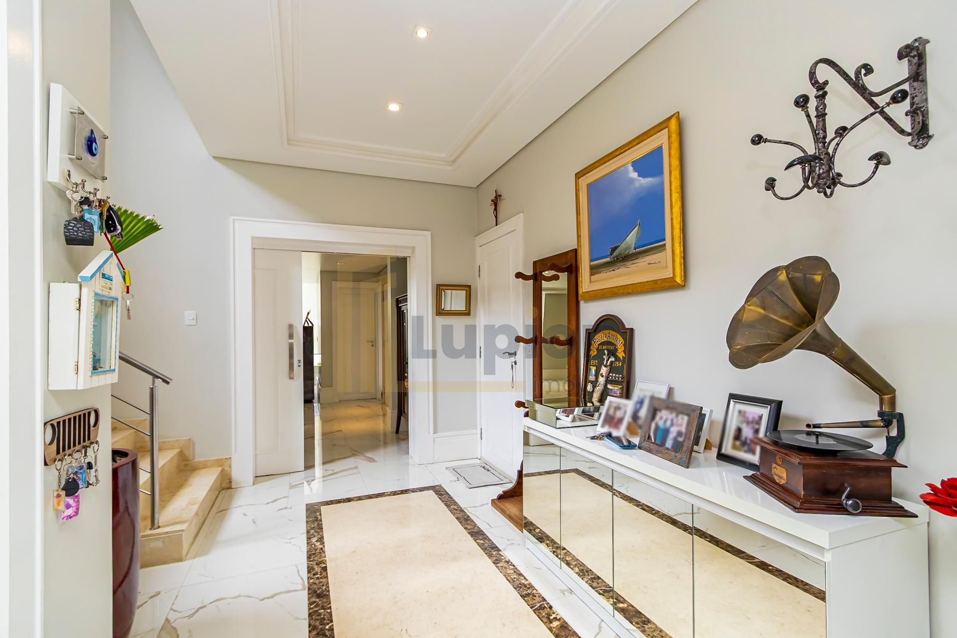 Casa à venda com 5 quartos, sendo 2 suítes em Alphaville Graci...