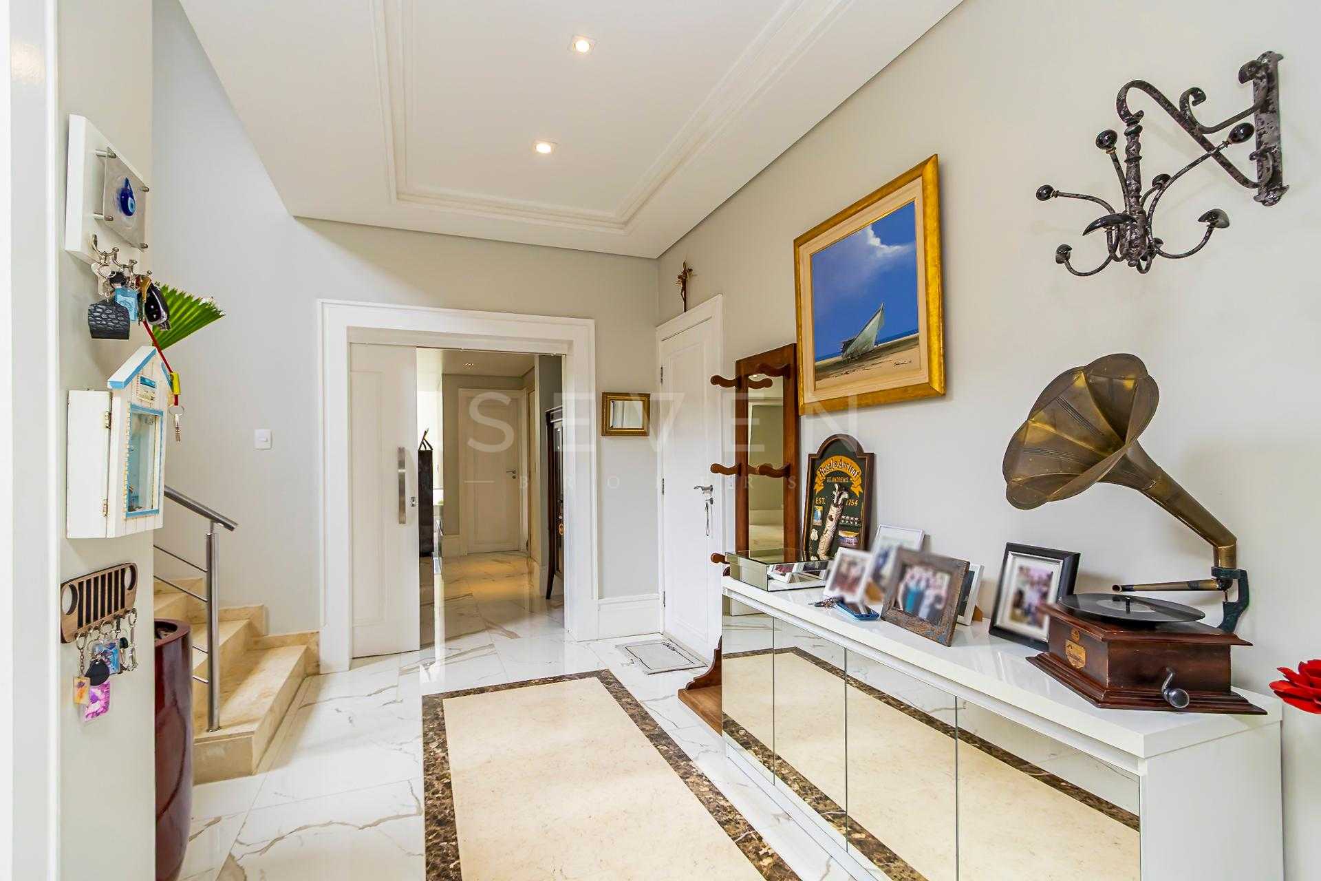 Casa à venda com 5 quartos, sendo 2 suítes em Alphaville Graci...