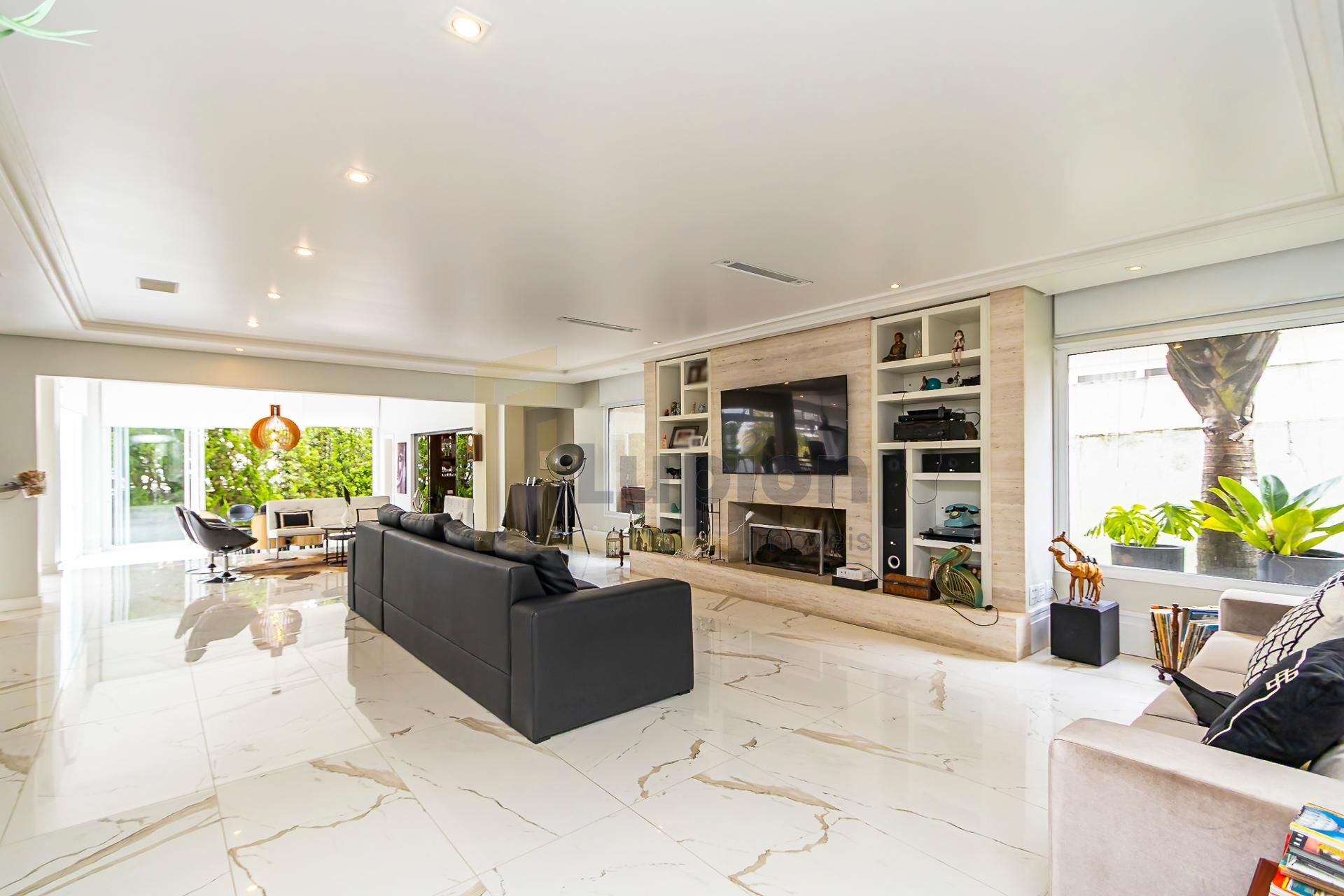 Casa à venda com 5 quartos, sendo 2 suítes em Alphaville Graci...