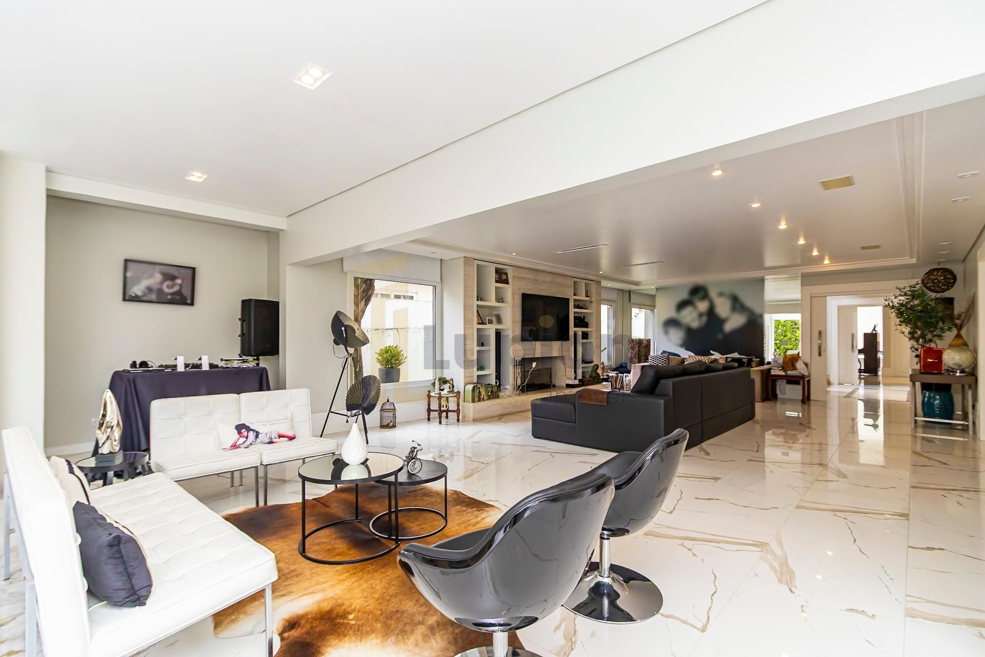 Casa à venda com 5 quartos, sendo 2 suítes em Alphaville Graci...