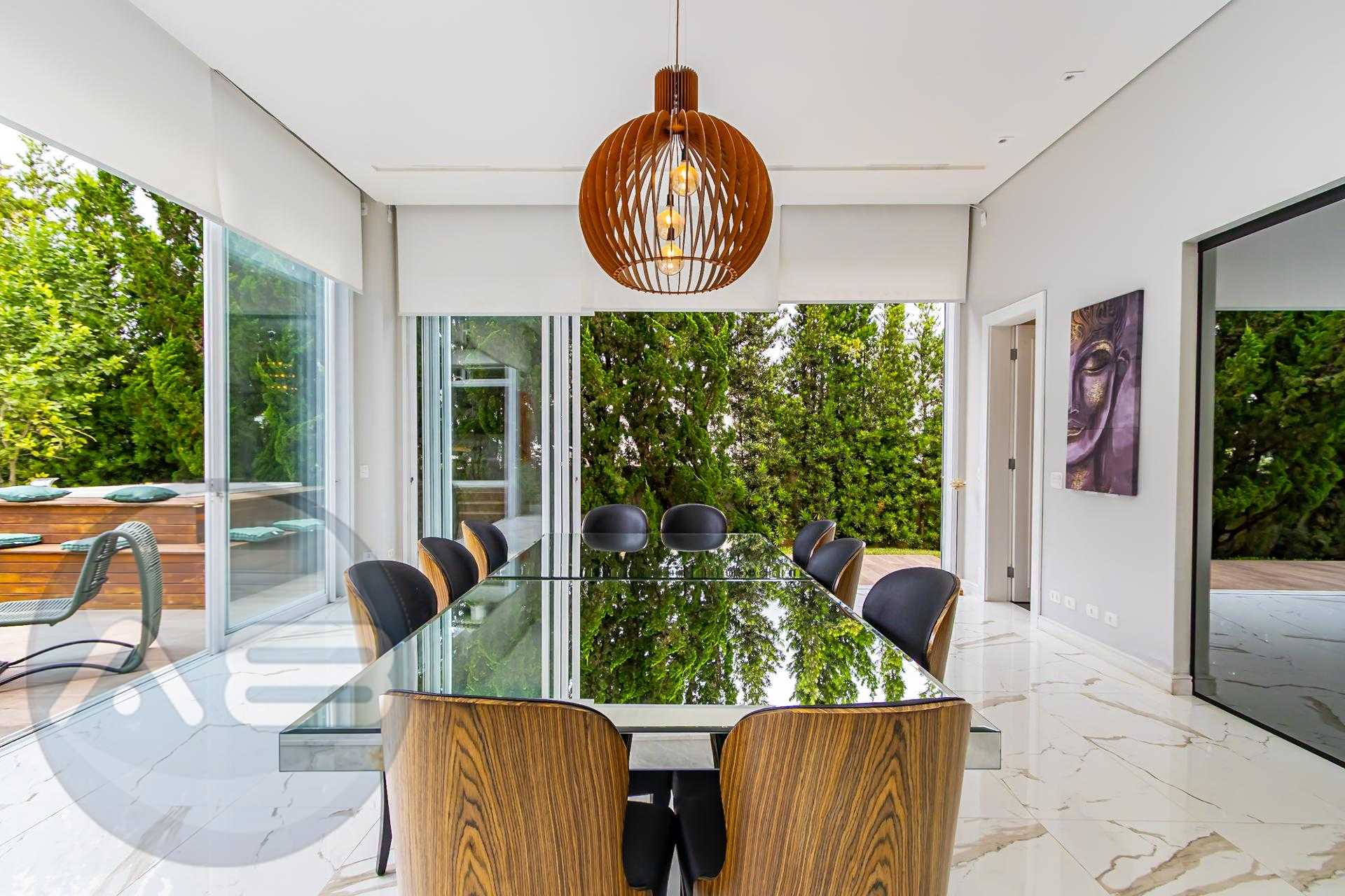 Casa à venda com 5 quartos, sendo 2 suítes em Alphaville Graci...