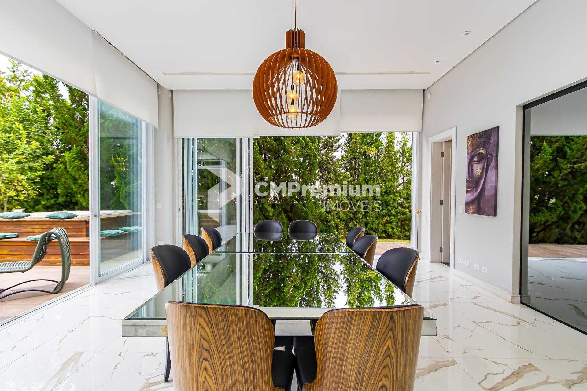 Casa à venda com 5 quartos, sendo 2 suítes em Alphaville Graci...