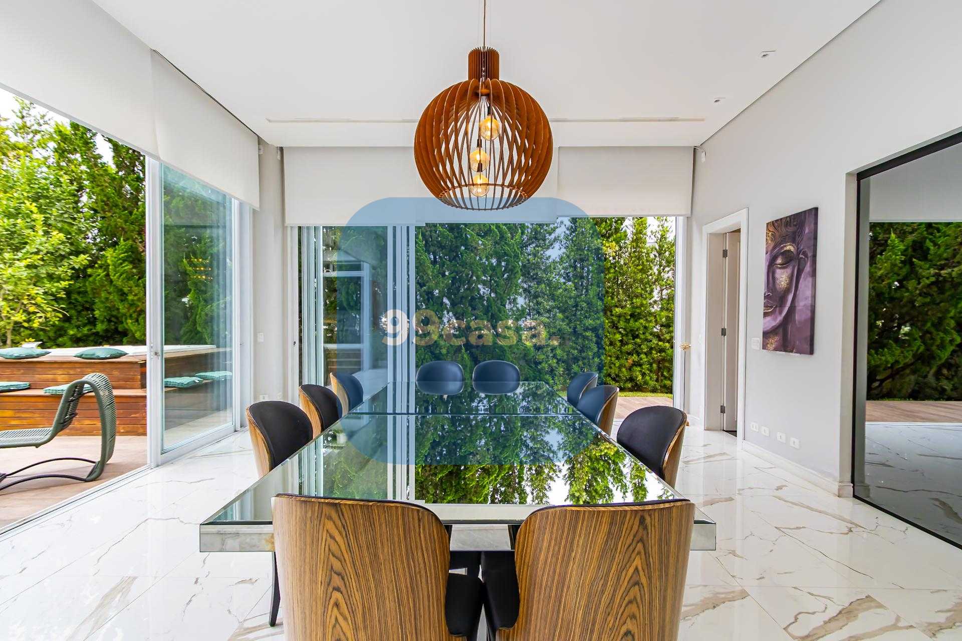 Casa à venda com 5 quartos, sendo 2 suítes em Alphaville Graci...