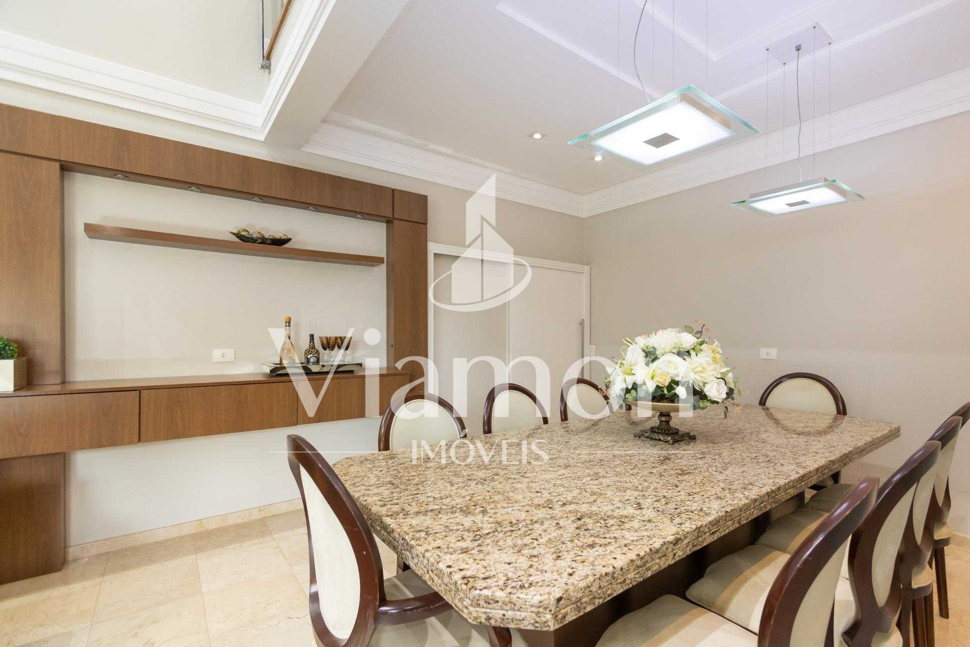 Linda residência de 5 dorm 4 vagas cobertas no Alphaville Grac...