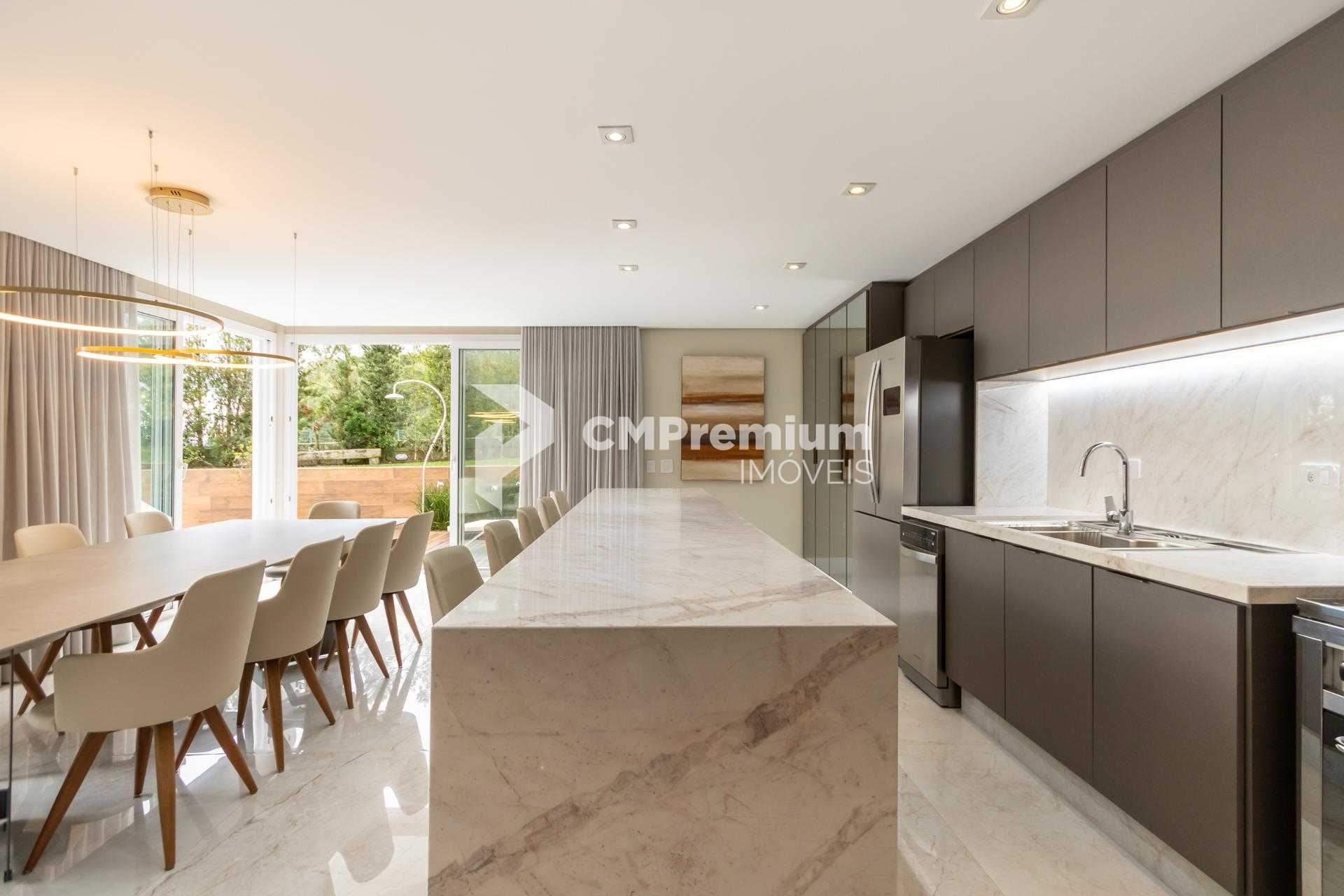 Linda residência de 5 dorm 4 vagas cobertas no Alphaville Grac...