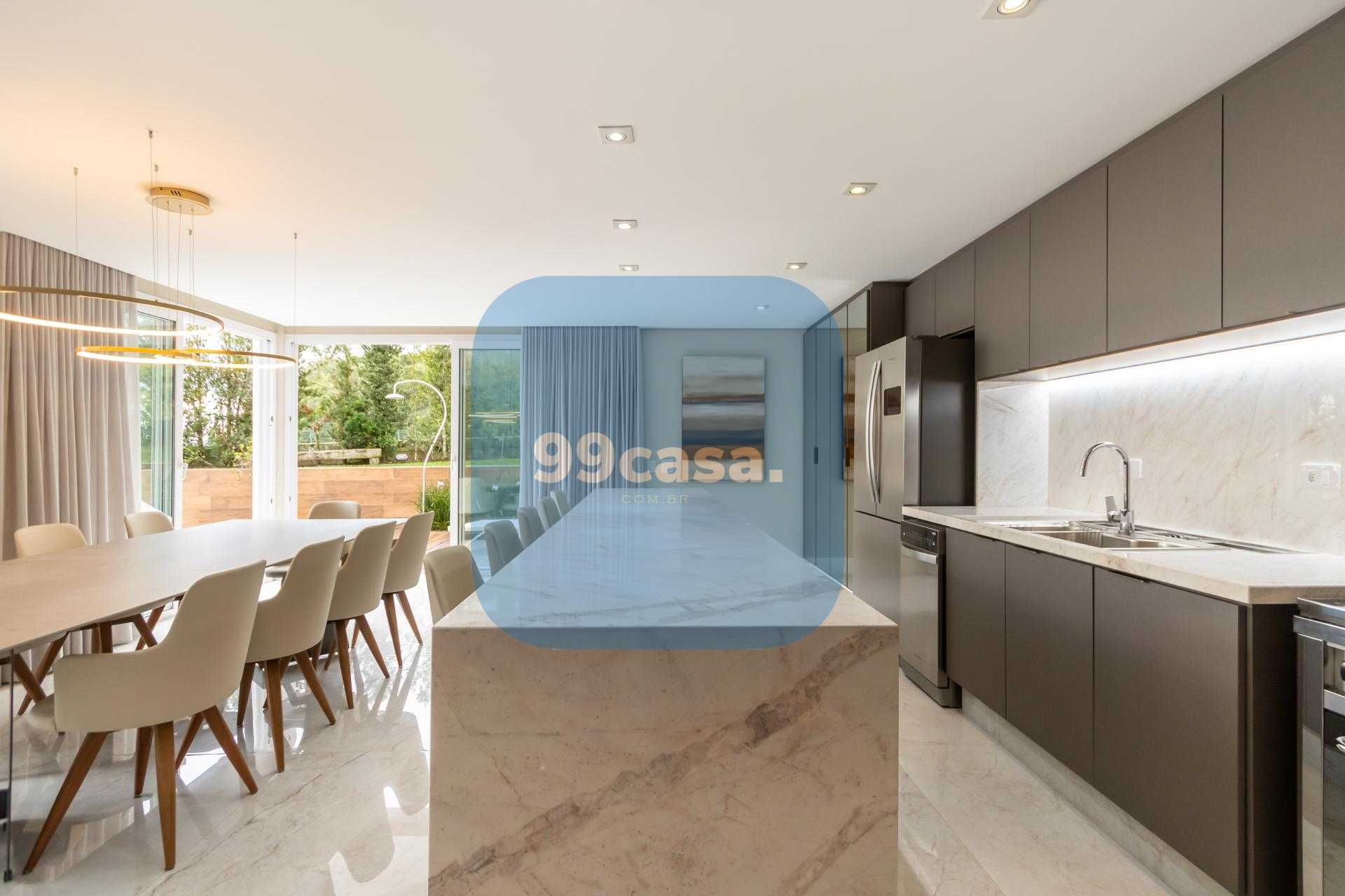 Linda residência de 5 dorm 4 vagas cobertas no Alphaville Grac...