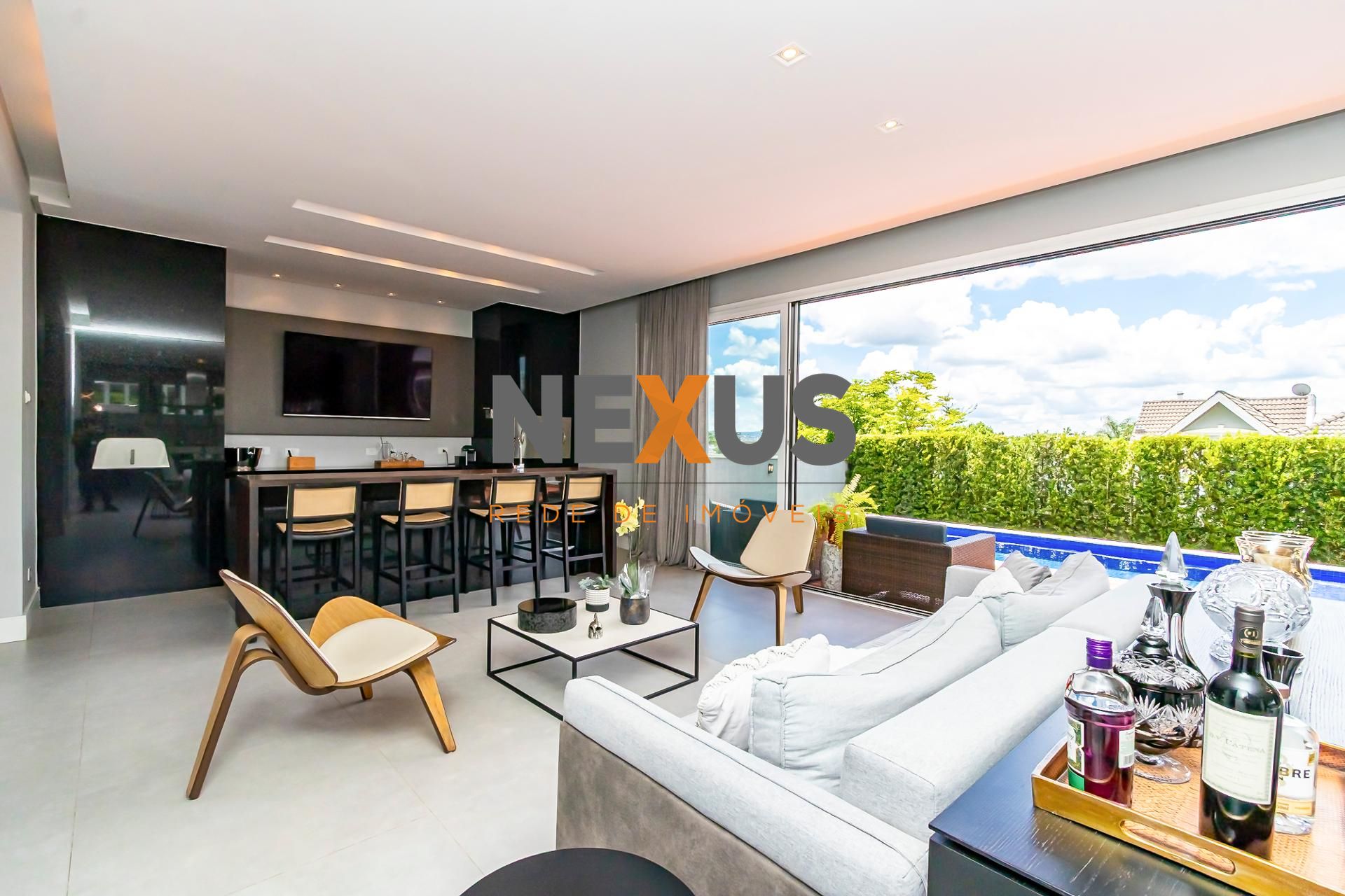 Casa com 4 Suítes, à venda por R$6.450.000 no Alphaville graci...