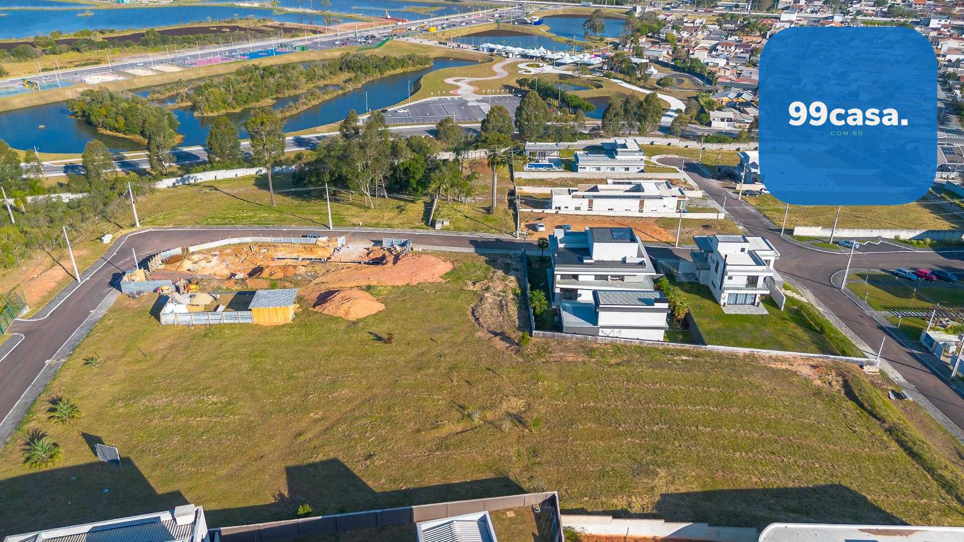 Terreno com vista permanente da Serra do Mar, condominio Bever...