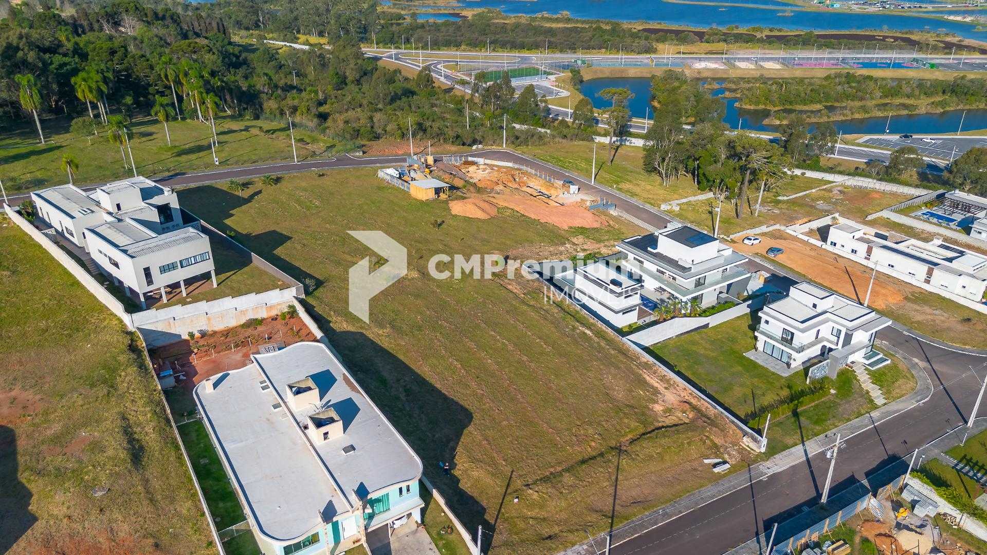 Terreno com vista permanente da Serra do Mar, condominio Bever...