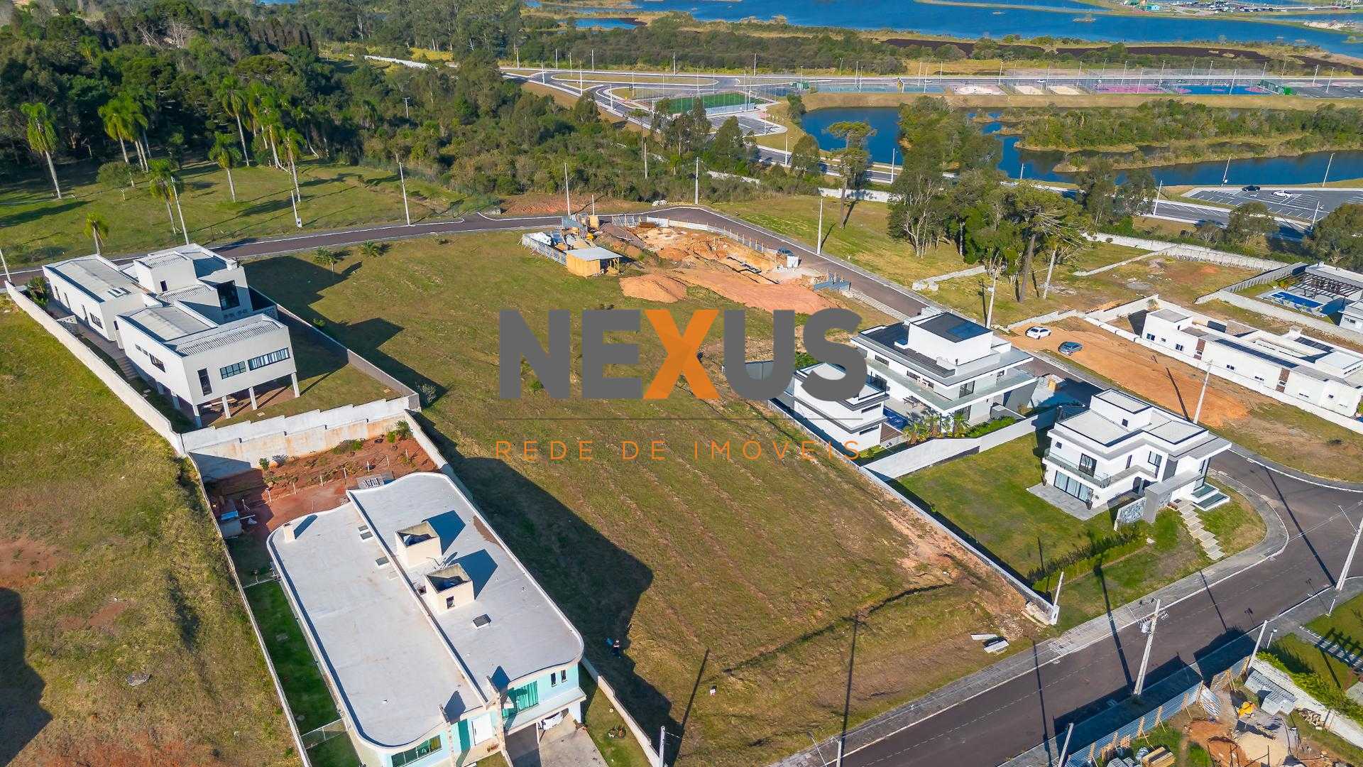 Terreno com vista permanente da Serra do Mar, condominio Bever...