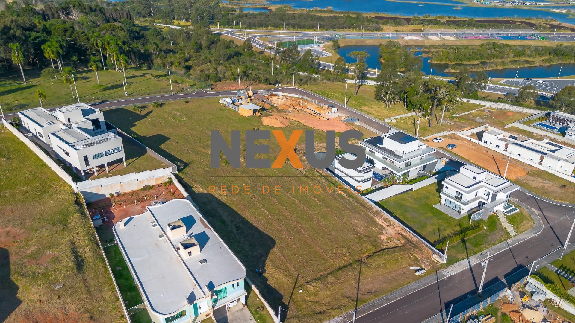 Terreno com vista permanente da Serra do Mar, condominio Bever...